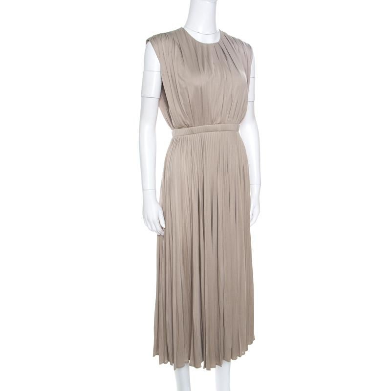You'll never go unnoticed when you step out wearing this amazing dress from Valentino. The beige creation is made of 100% silk and features a pleated silhouette. It flaunts a round neckline, a cinched waist and a cutout detailing at the back. Pair