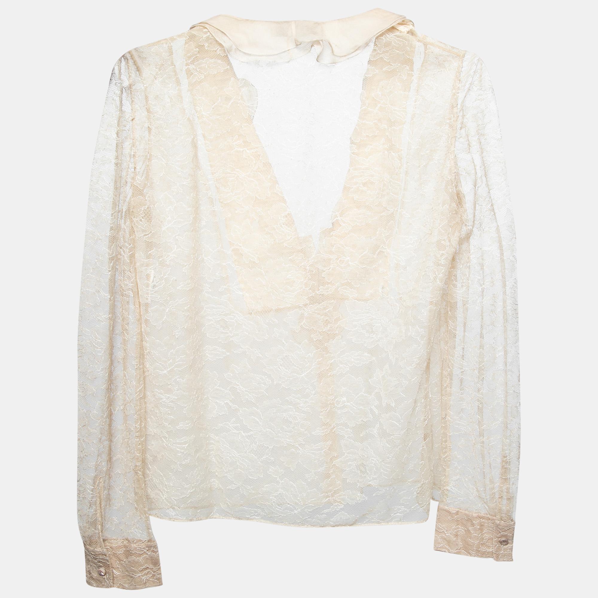 Doesn't this Valentino blouse remind you of a romantic getaway or a sweet summer day? Well, with its beautifully tailored lace silhouette and soft beige color, it surely does. To add more femininity and ease, ruffled trims, frontal buttoned