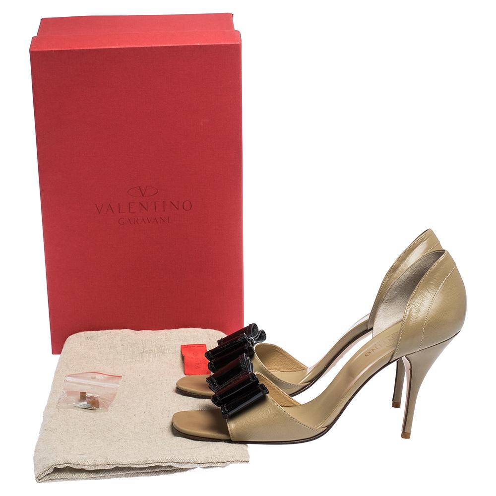 Valentino Beige Leather And Black Patent Bow D'orsay Open Toe Pumps Size 40 For Sale 1