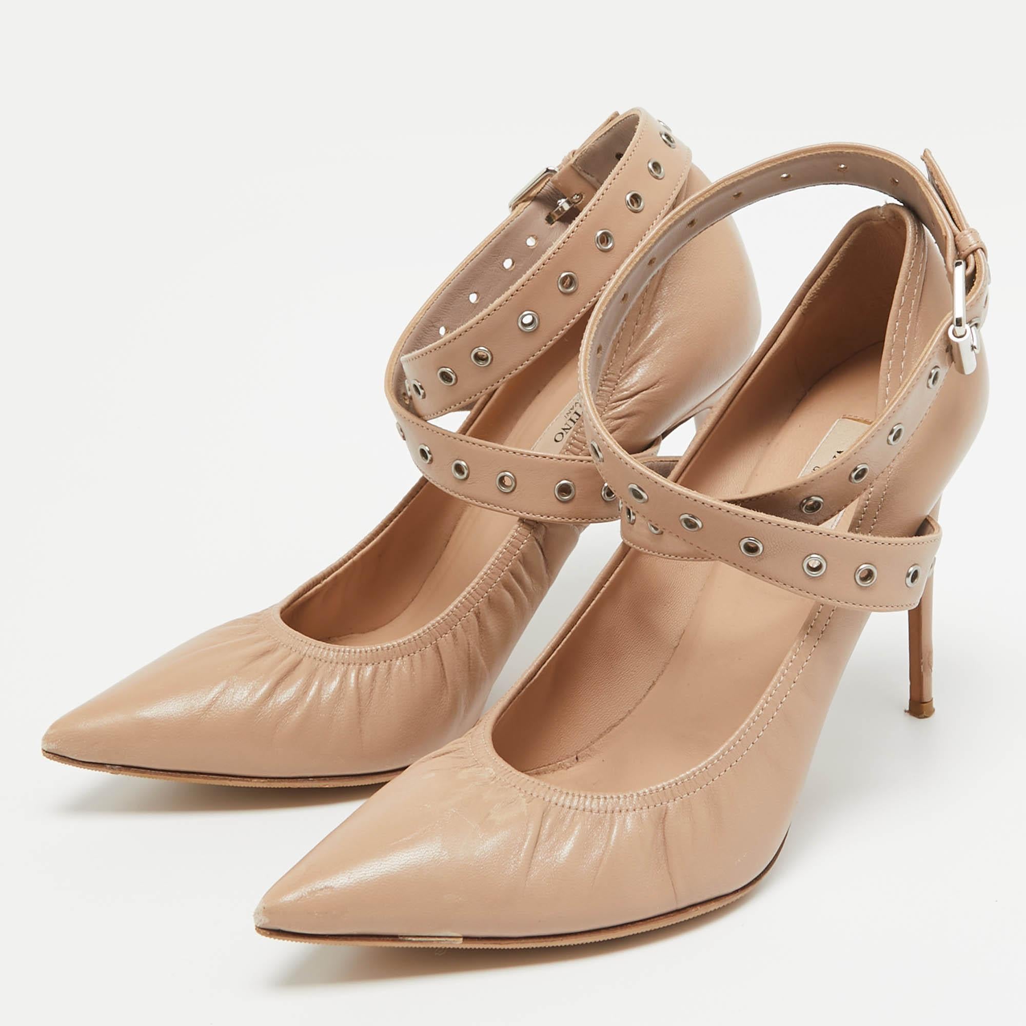 Exhibit an elegant style with this pair of pumps. These elegant shoes are crafted from quality materials. They are set on durable soles and sleek heels.