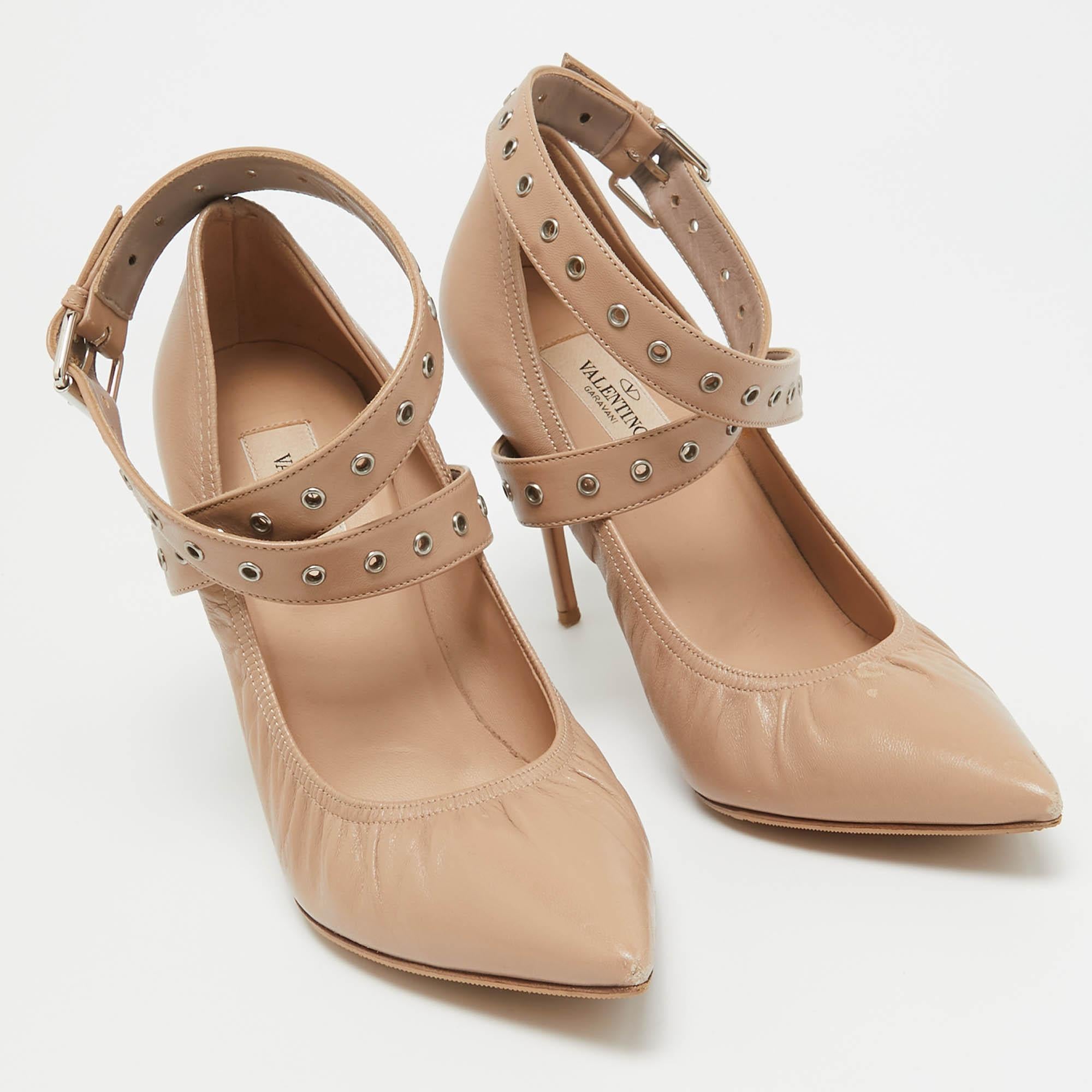 Women's Valentino Beige Leather Buckle Detail Pointed Toe Pumps Size 38 For Sale