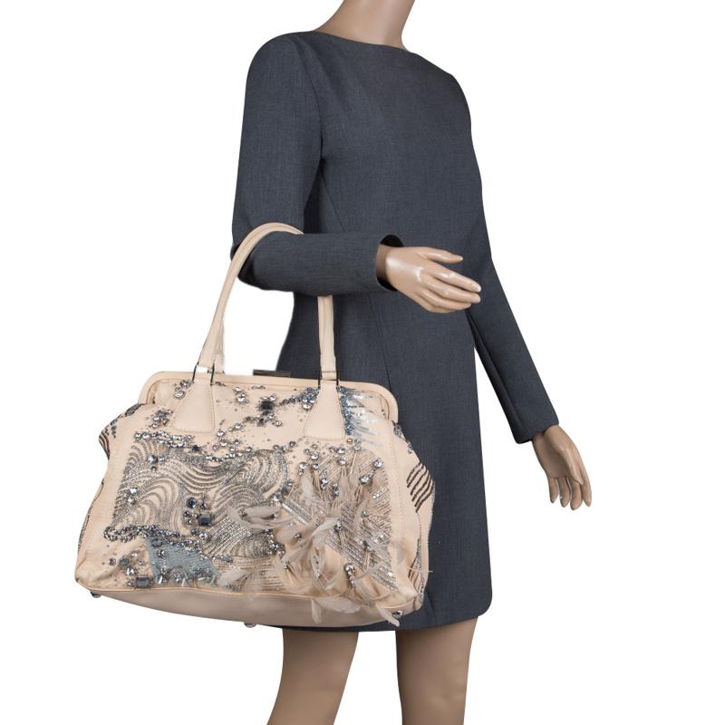 Valentino Beige Leather Embellished and Feather Alice Glam Frame Bag In Good Condition For Sale In Dubai, Al Qouz 2