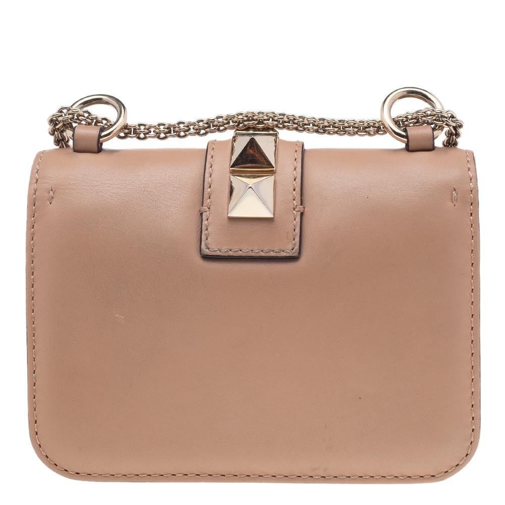 If you are looking for a bag with a blend of modern style and class, this Valentino creation is the answer. Crafted from leather, this piece comes with a gold-tone chain and a flap with a push-lock to secure the well-sized fabric interior. The bag