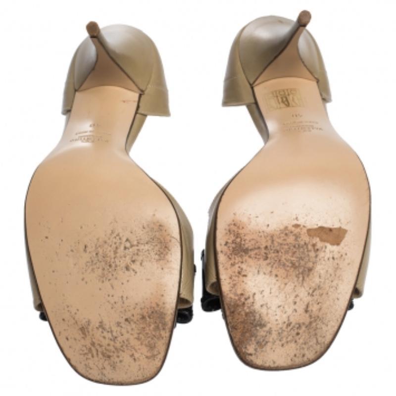 Valentino Beige Leder Patent Schleife verschönert D'orsay Open Toe Pumps Größe 40 im Angebot 2