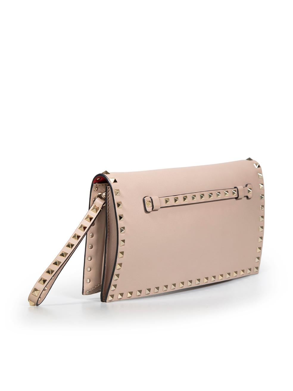 CONDITION is Very good. Hardly any visible wear to clutch is evident on this used Valentino designer resale item.
 
 
 
 Details
 
 
 Beige
 
 Leather
 
 Medium clutch
 
 Rockstud accent
 
 1x Wrislet handle
 
 1x Front slide handle
 
 Silver tone