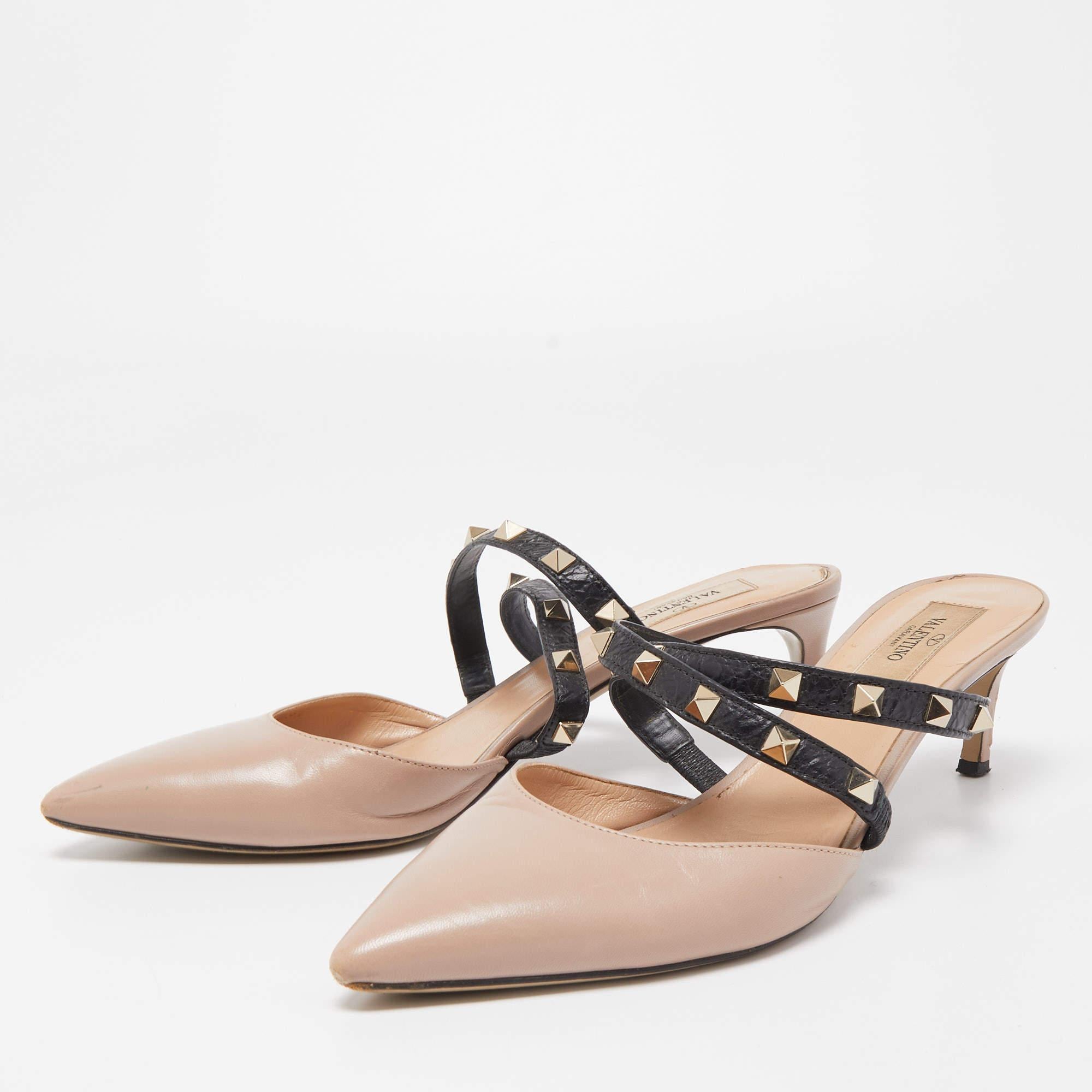 Lift your look without compromising on comfort when you slip into these mules. Made from the finest material, the mules are perfect for any occasion and will leave you feeling confident each time you slip them on.

