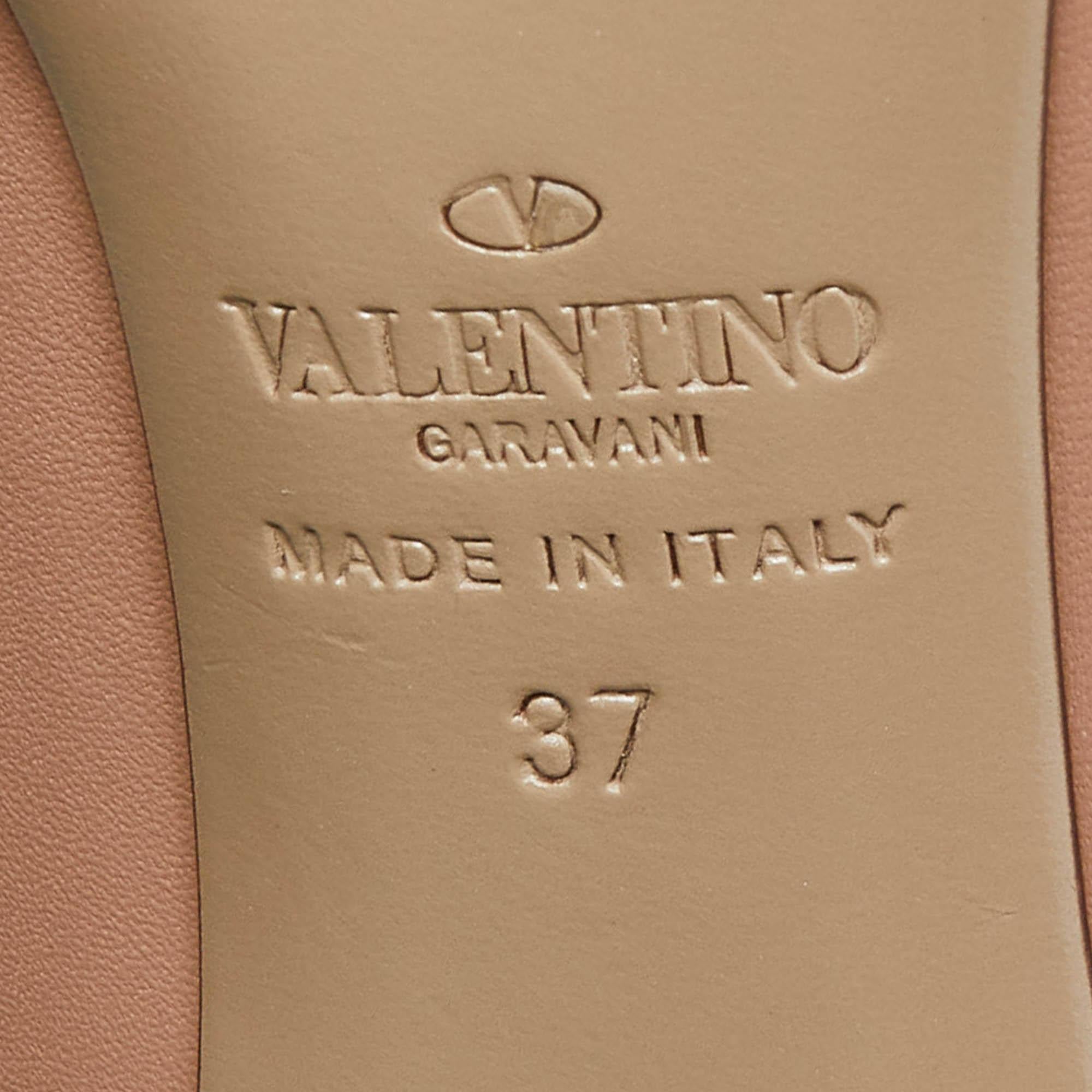 Valentino escarpins à bout pointu Rockstud en cuir beige, taille 37 en vente 6