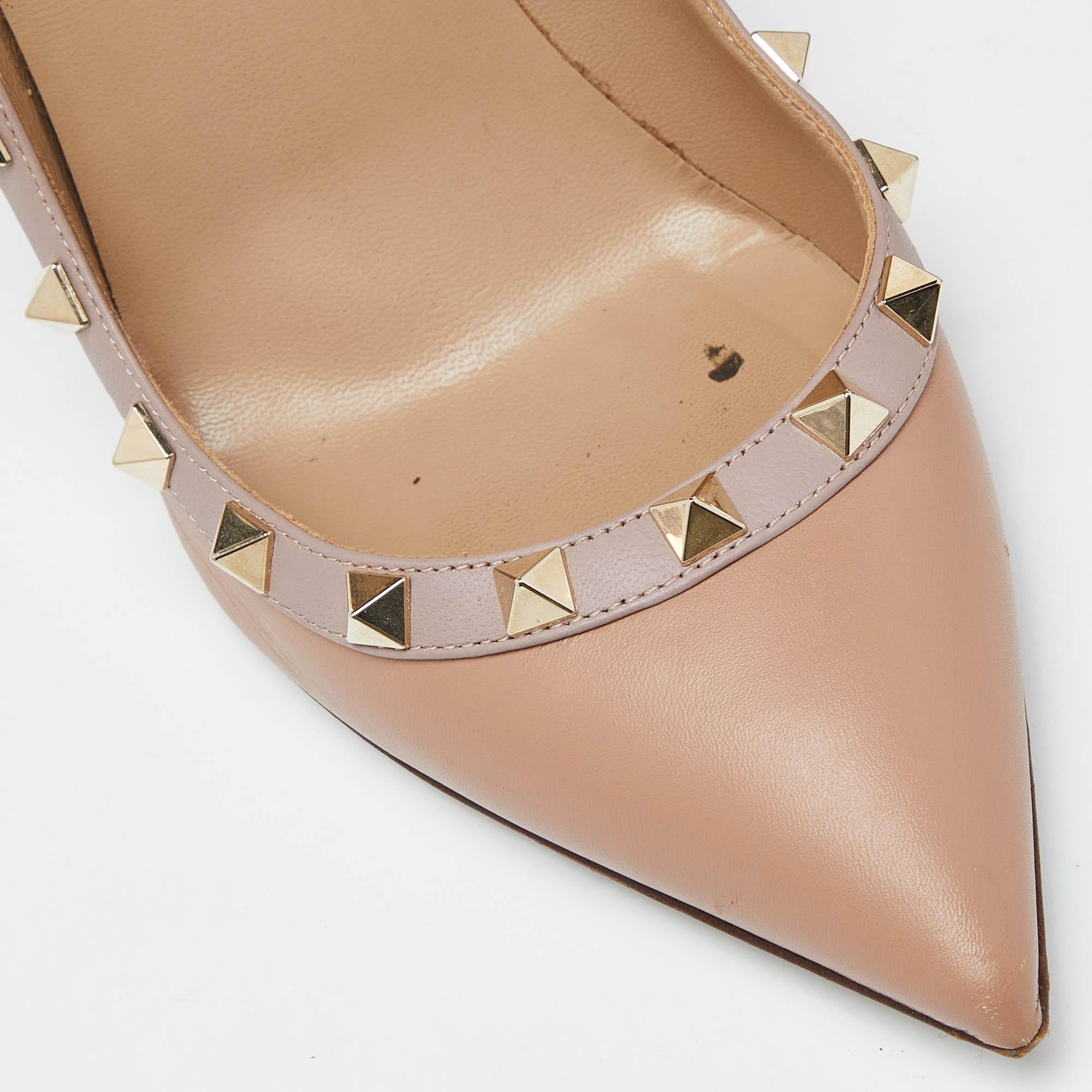 Women's Valentino Beige Leather Rockstud Pointed Toe Pumps Size 37 For Sale