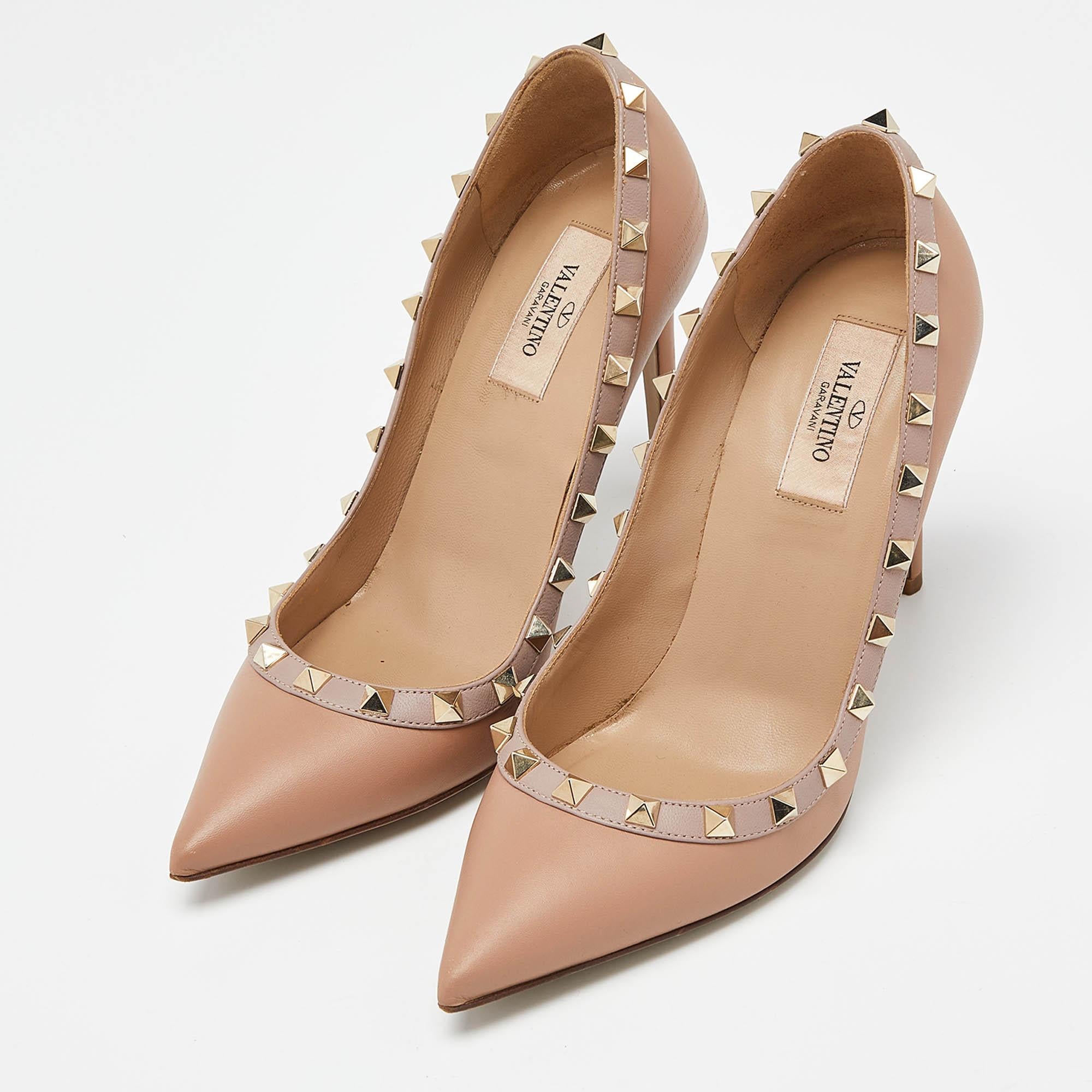 Valentino Beige Leather Rockstud Pointed Toe Pumps Size 37 For Sale 2
