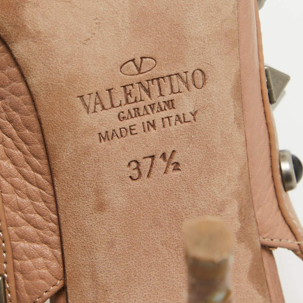 Valentino Beige Leder-Pumps mit Nieten Größe 37.5 im Angebot 1