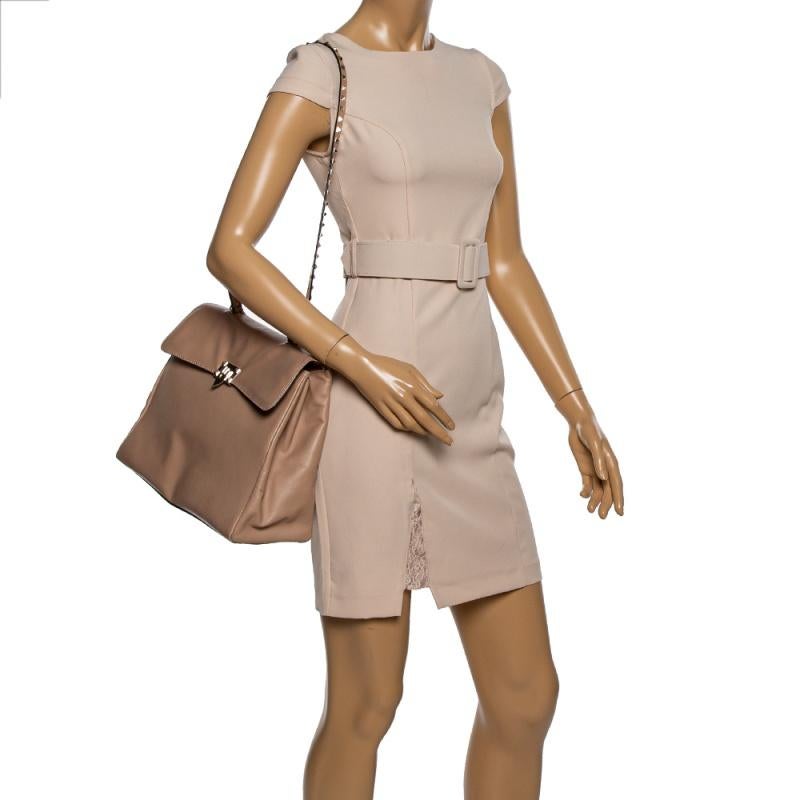 Valentino Beige Leather Rockstud Top Handle Bag In Good Condition In Dubai, Al Qouz 2