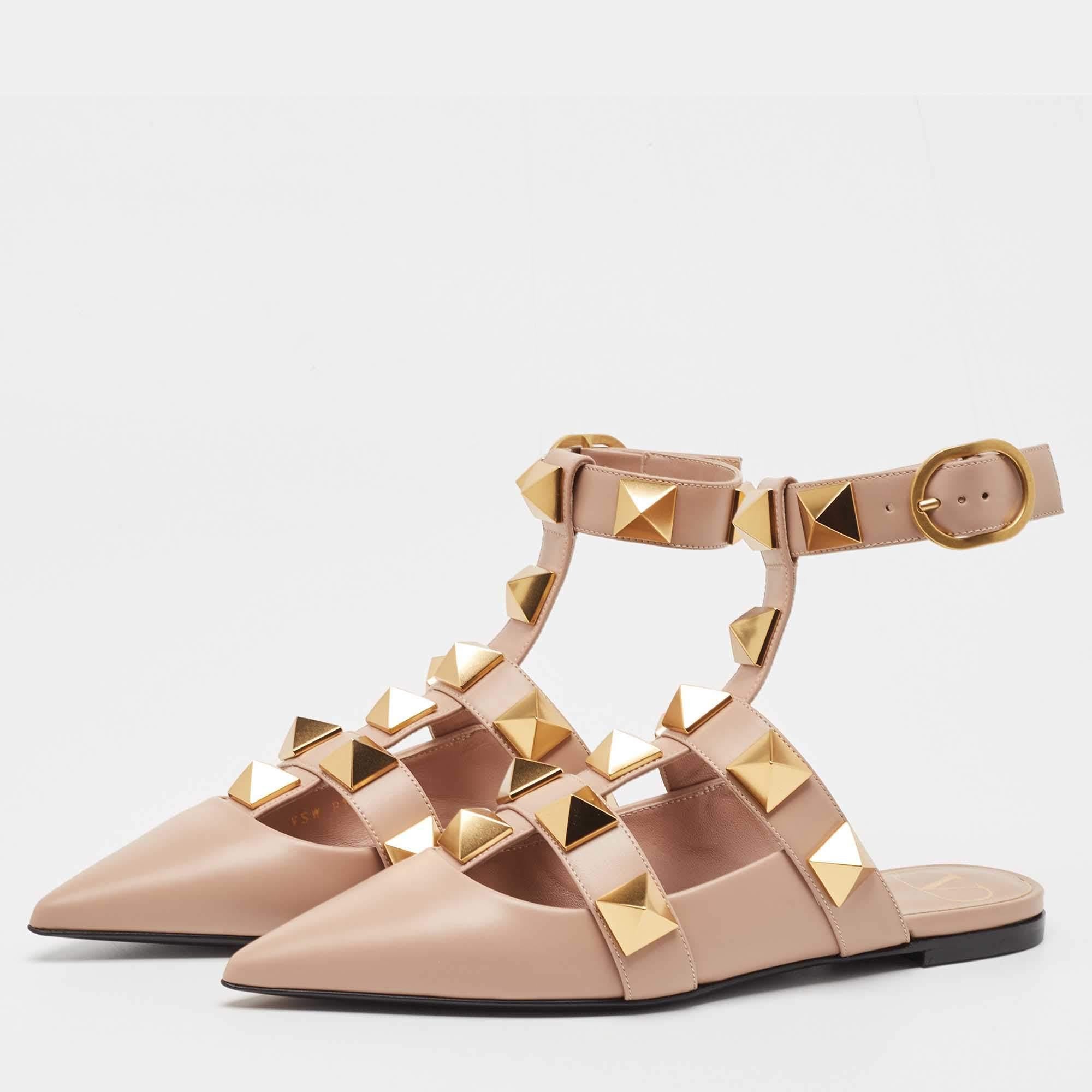 Wear these designer sandals to spruce up any outfit. They are versatile, chic, and can be easily styled. Made using quality materials, these sandals are well-built and long-lasting.


Includes
Original Dustbag, Original Box, Info Booklet