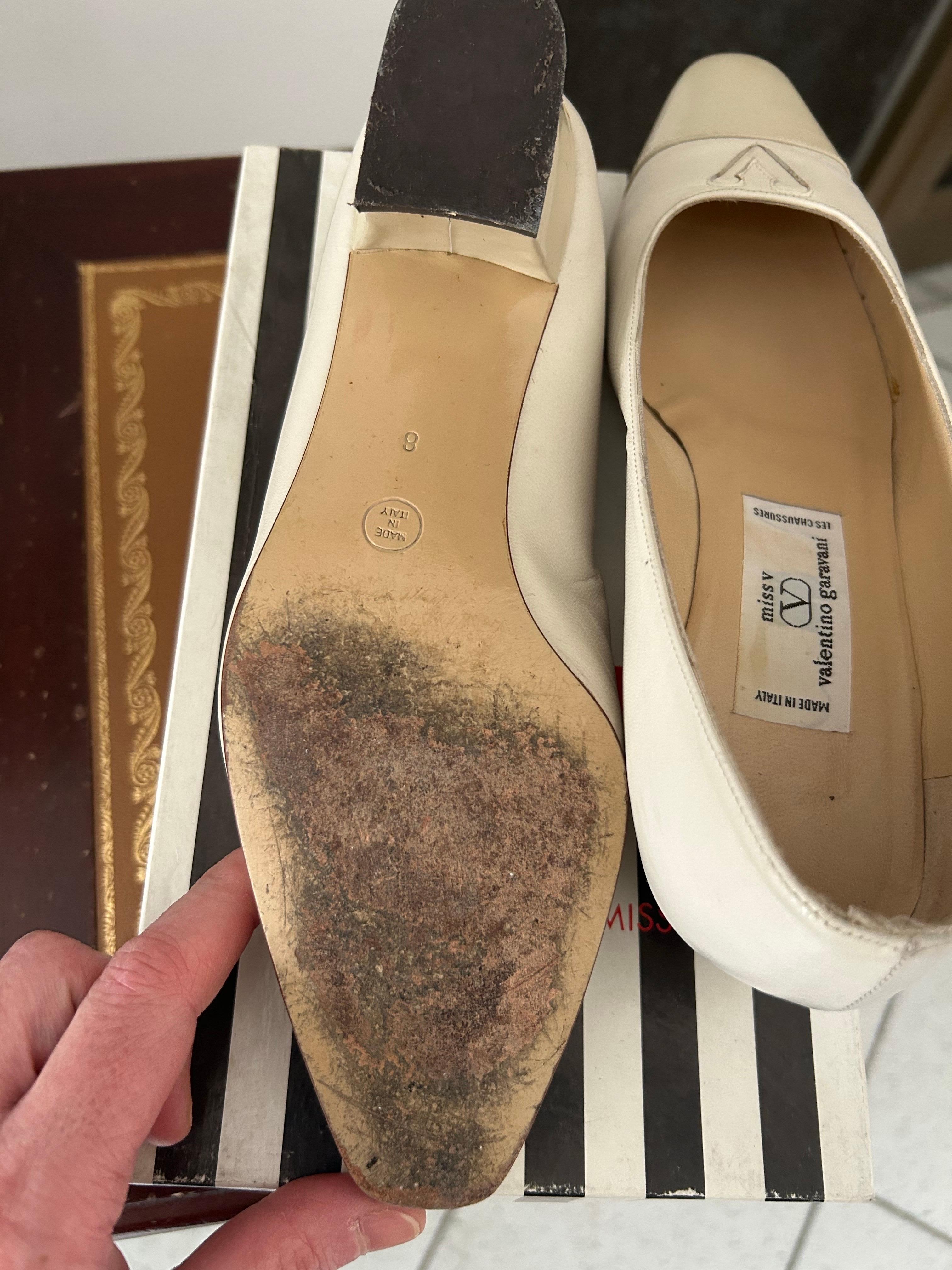Valentino Beige Leder Vintage Decollete Schuhe 1980s im Angebot 3