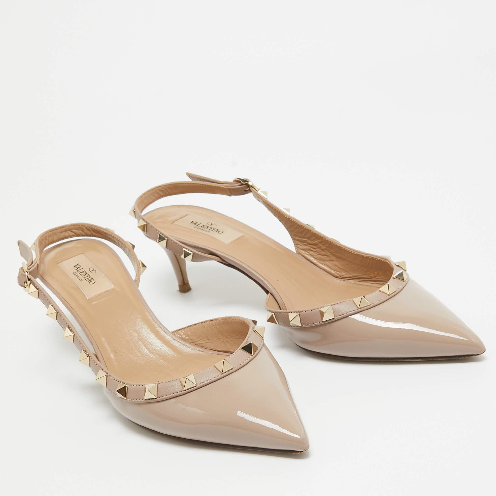 Valentino Beige Patent and Leather Rockstud Slingback Pumps Size 40 In Good Condition For Sale In Dubai, Al Qouz 2