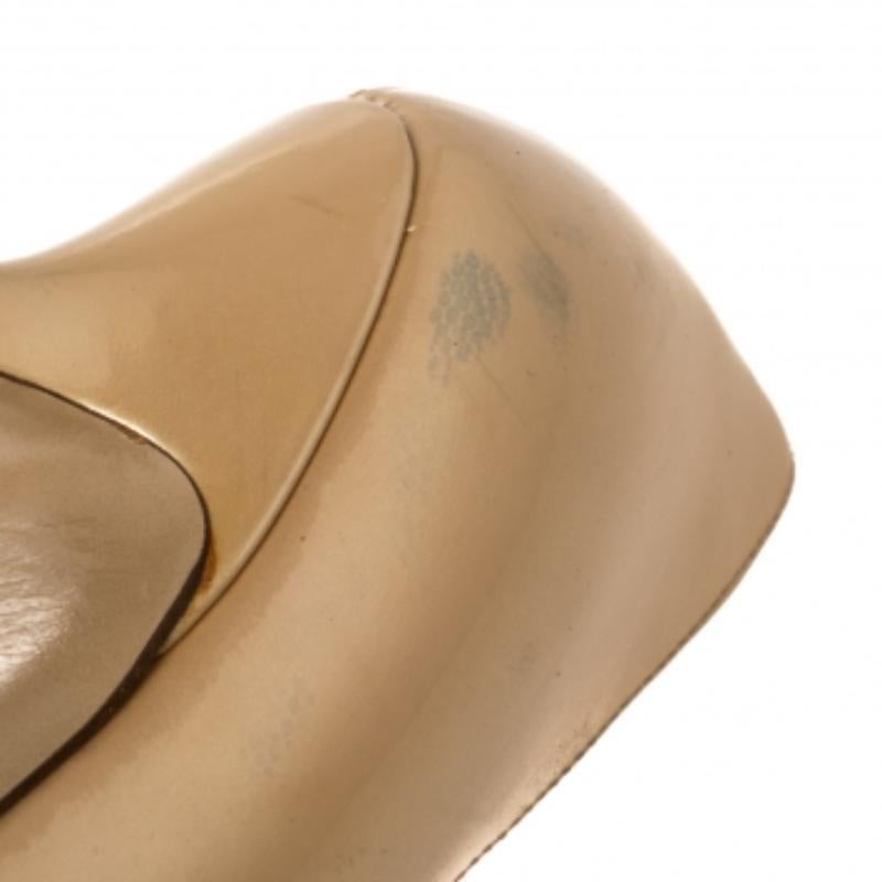 Valentino Beige Patent Leather Bow Accents Pumps Size 36 For Sale 2