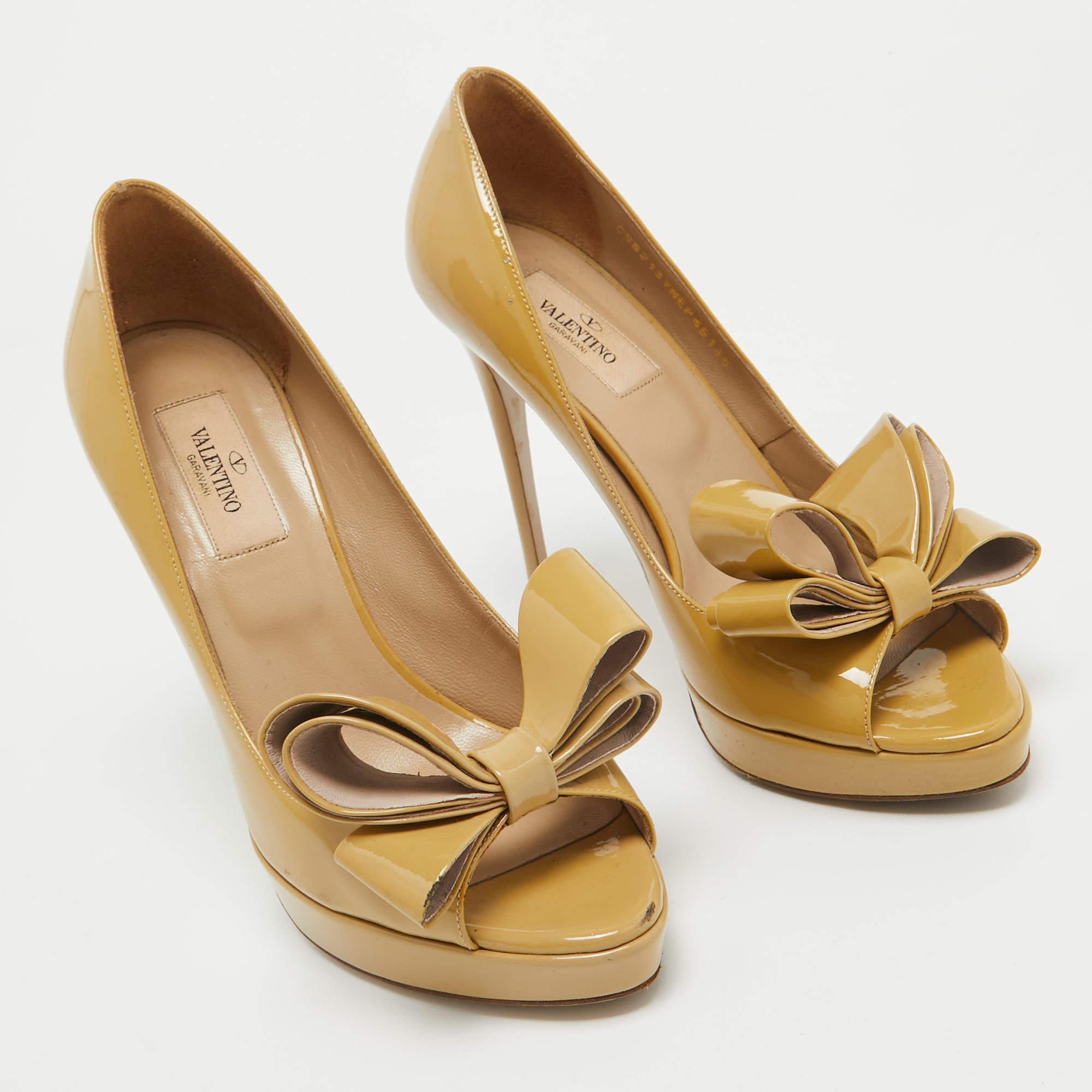 Women's Valentino Beige Patent Leather Bow Platform Peep Toe Pumps Size 38
