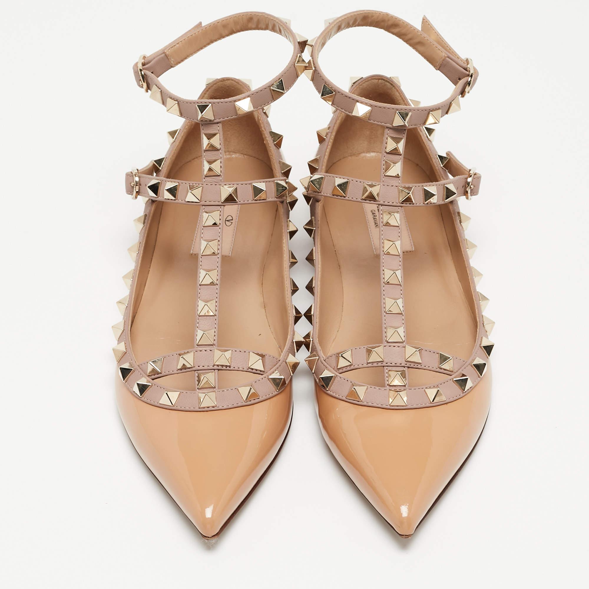 Diese Valentino Ballettschuhe für Damen sind raffiniert und bequem. Diese vielseitigen Schuhe sind exquisit verarbeitet und verbinden zeitlose Eleganz mit alltäglicher Leichtigkeit.

Enthält: Original-Staubbeutel, Original-Box, Info-Booklet,