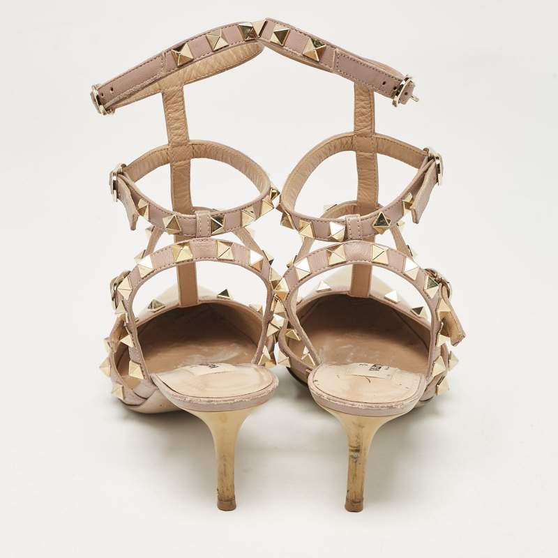 Valentino escarpins à clous Rockstud en cuir verni beige, taille 36 Pour femmes en vente