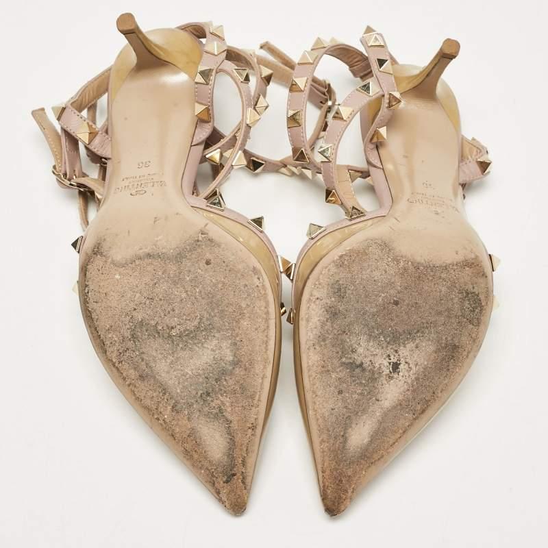 Valentino escarpins à clous Rockstud en cuir verni beige, taille 36 en vente 1