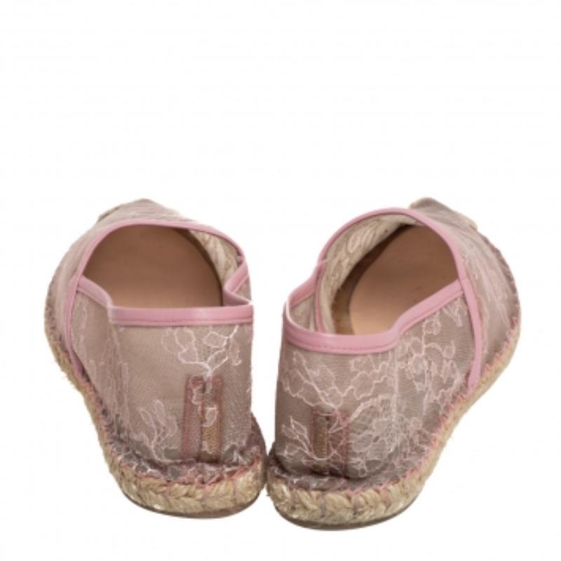 Valentino Beige/Pink Leather And Lace Espadrilles Flats Size 40 In Good Condition For Sale In Dubai, Al Qouz 2