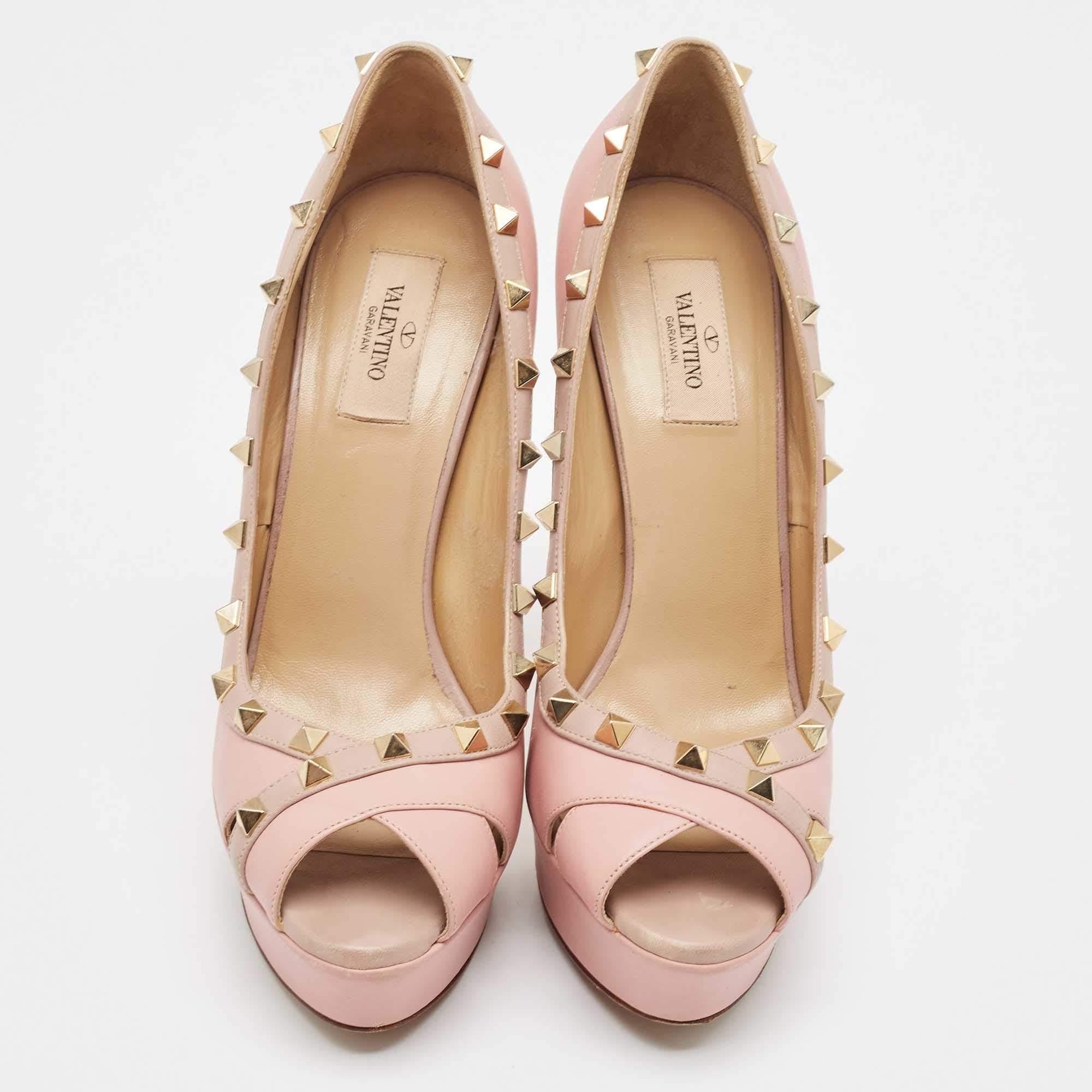Valentino Beige/Pink Leather Rockstud Peep Toe Pumps Size 40 In Good Condition For Sale In Dubai, Al Qouz 2