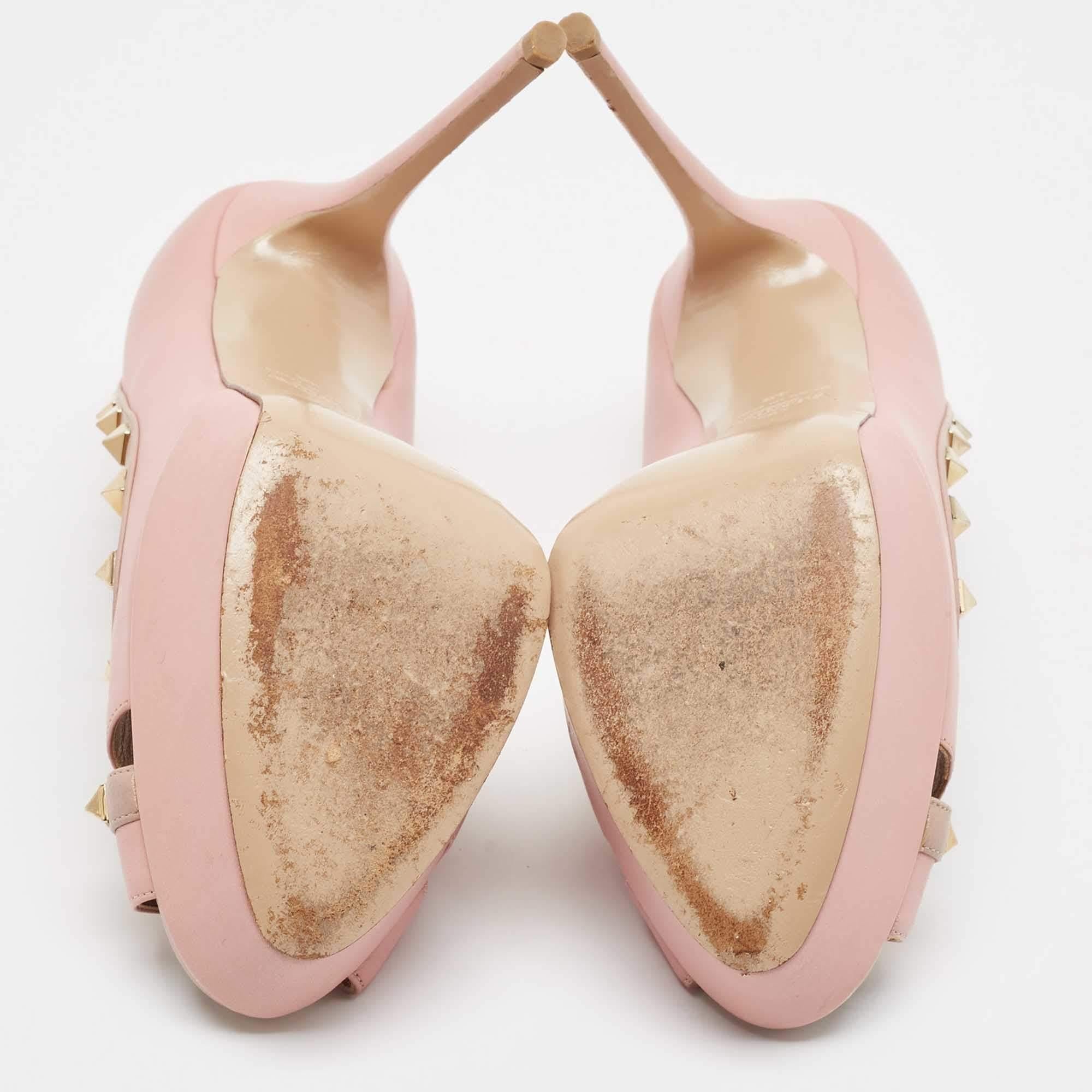 Valentino Beige/Pink Leather Rockstud Peep Toe Pumps Size 40 For Sale 2