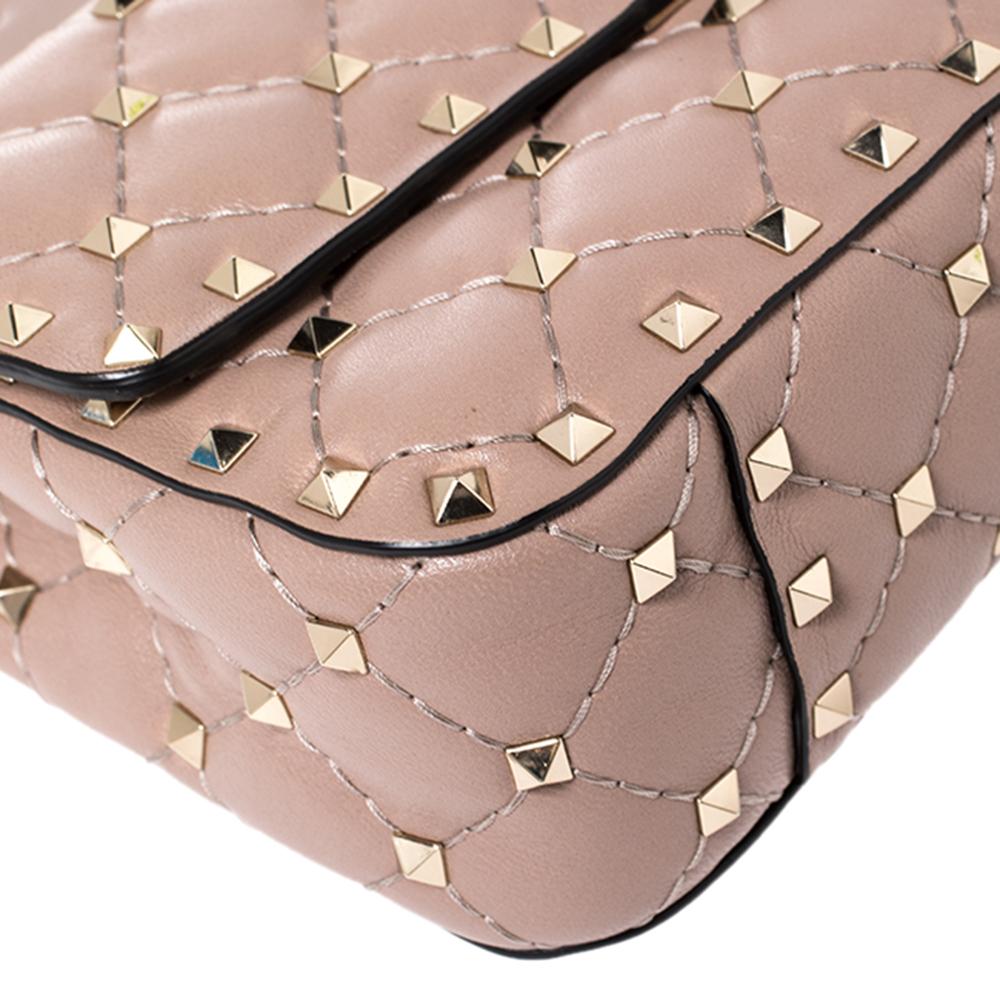 Valentino Beige Quilted Leather Small Rockstud Spike Chain Shoulder Bag In Good Condition In Dubai, Al Qouz 2