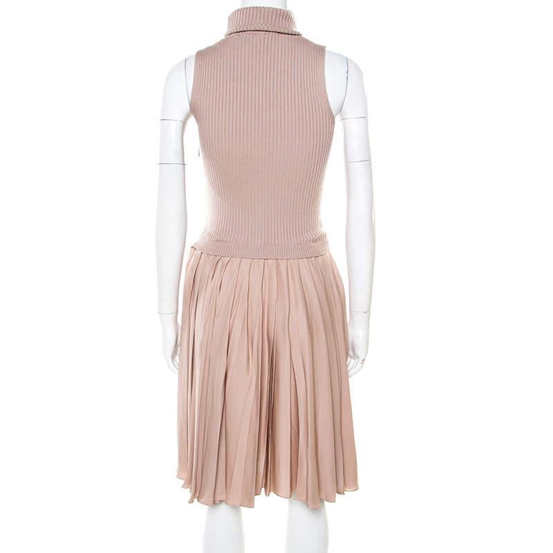 Valentino Beige Ribbed Wool and Silk Pleated Sleeveless Turtleneck Dress M In Good Condition For Sale In Dubai, Al Qouz 2