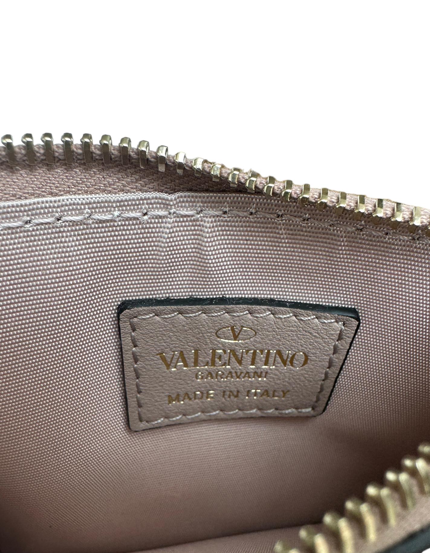 Valentino Beige Rockstud Zip Leather Card Case For Sale 3