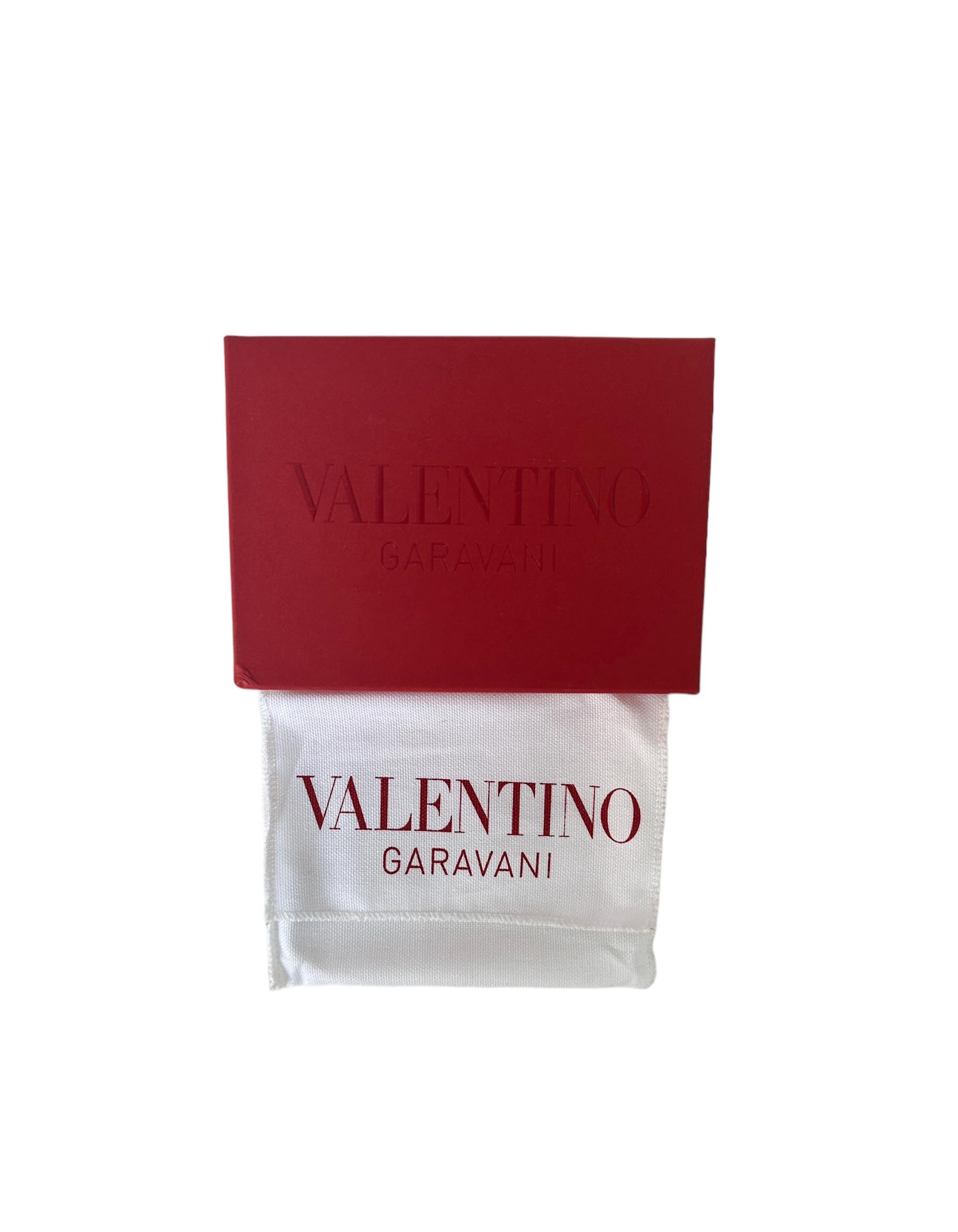 Valentino Beige Rockstud Zip Leather Card Case For Sale 4