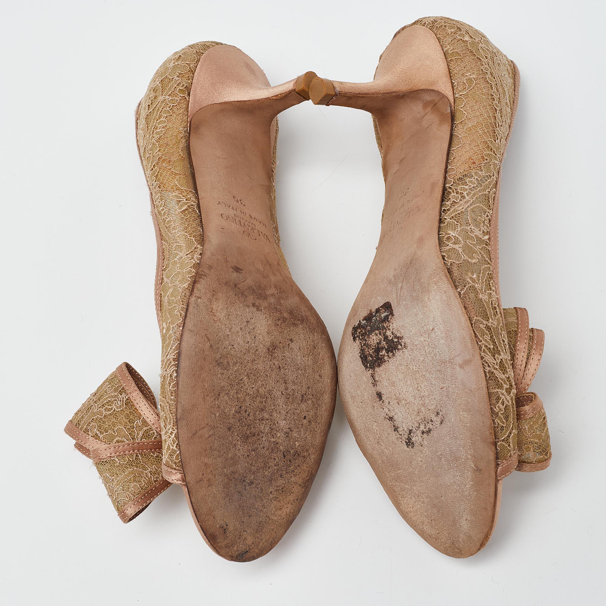 Valentino Beige Satin and Lace Bow Peep Toe Pumps Size 36 For Sale 2