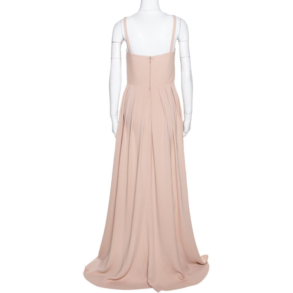 This maxi dress from the iconic house of Valentino will make sure you are the centre of attention at the next special event you have to attend. This sleeveless number is simple, demure and effortlessly feminine. The dress is crafted from pure silk