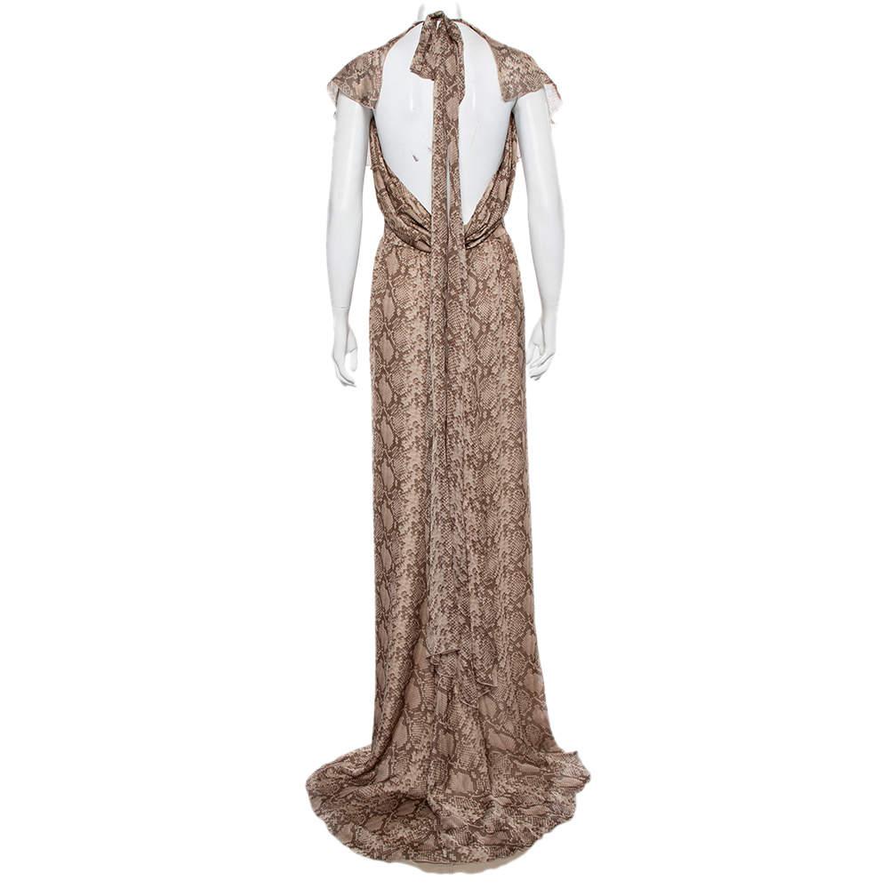 A perfect blend of elegance and style, you cannot go wrong with this Valentino dress. Include a touch of femininity and panache to your look with this snakeskin printed maxi dress. This halter neck dress will be your ultimate go-to option for those