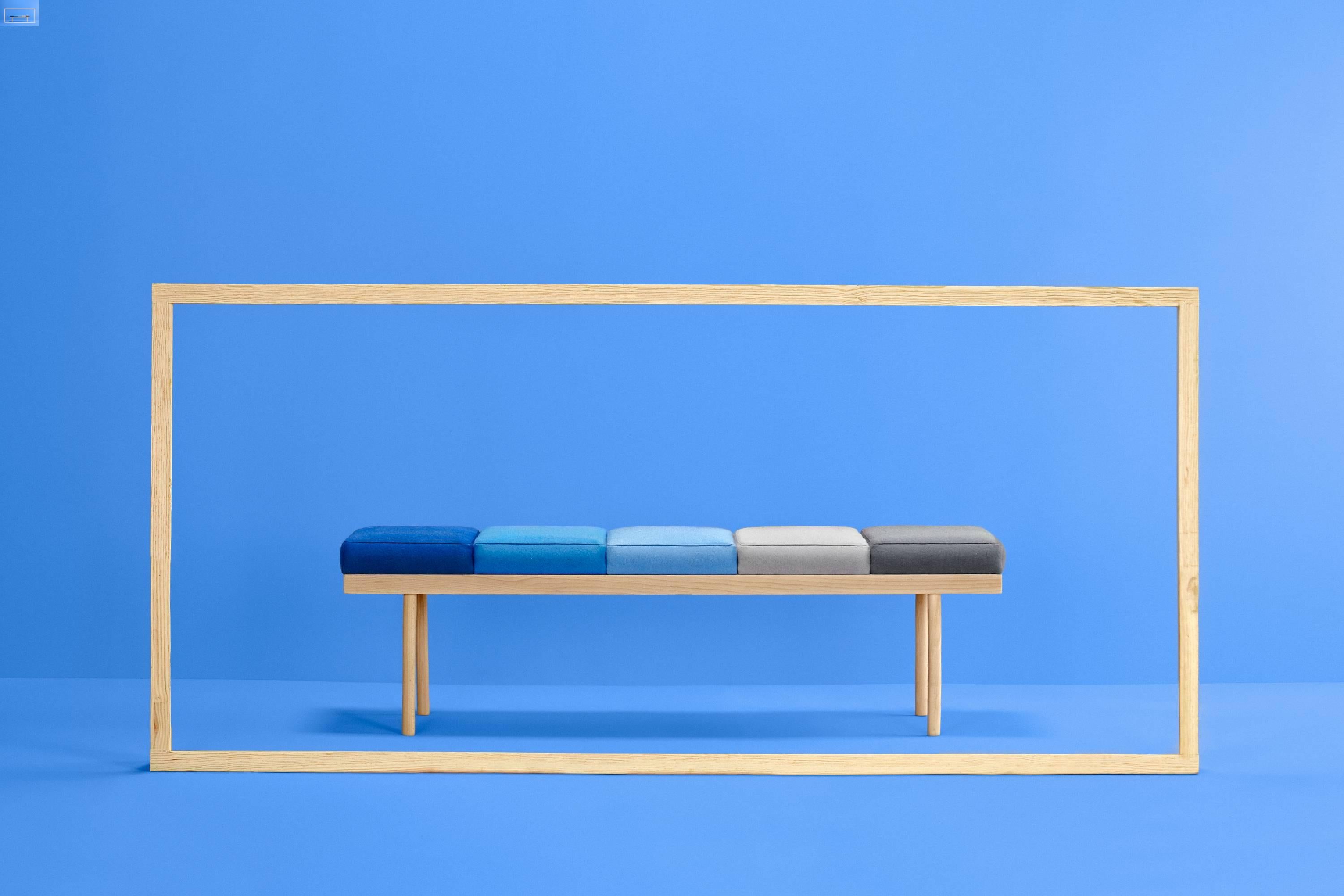 Valentino bench by Pepe Albargues
Dimensions: 45 x 150 x 45 cm
Materials: Beechwood structure.
Seat stuffed with polyurethane 3542.

The Valentino bench is an extremely versatile piece that
adapts to everyone’s mood.

It Invites the user to