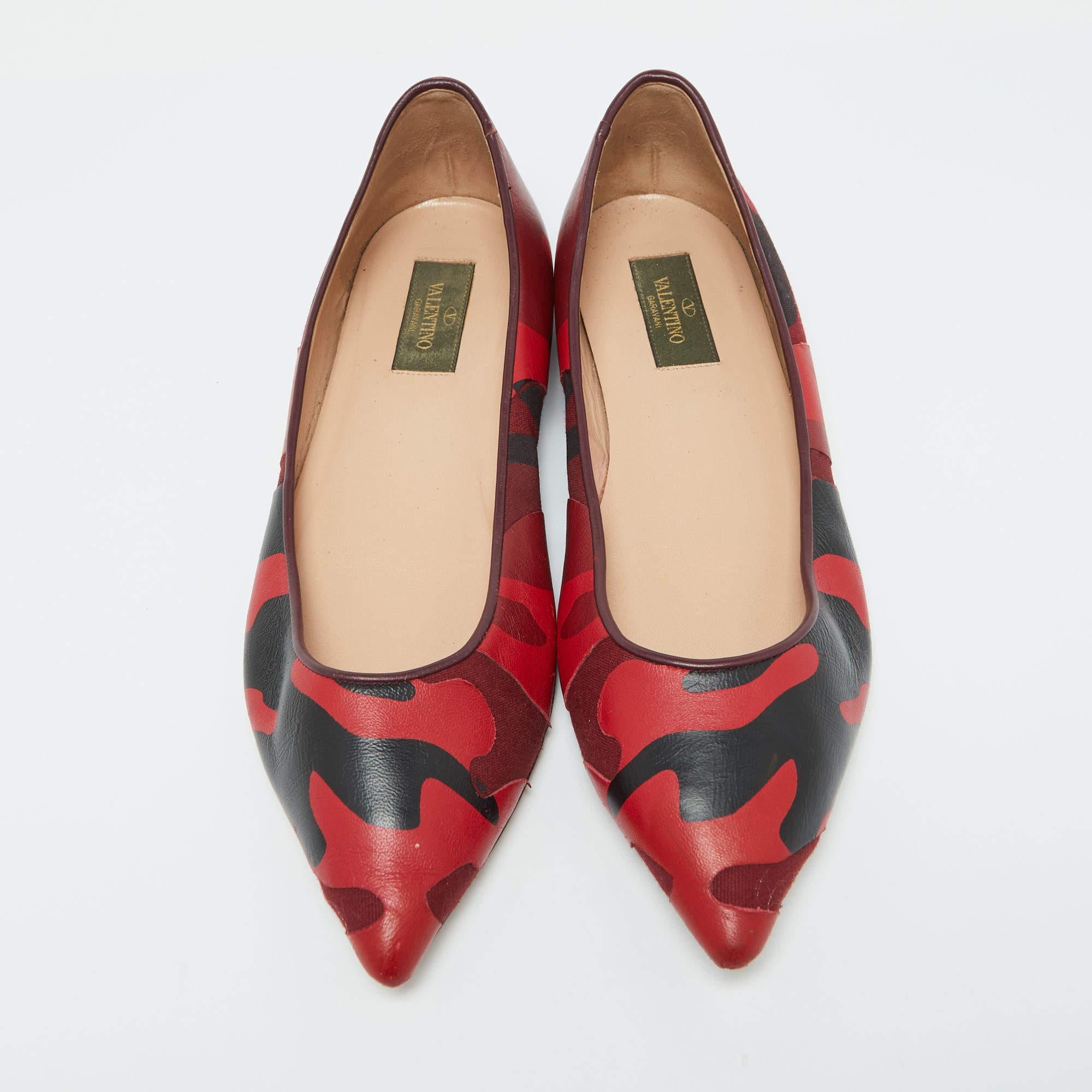 Marron Valentino Ballerines en toile et cuir bicolore camouflage taille 40 en vente