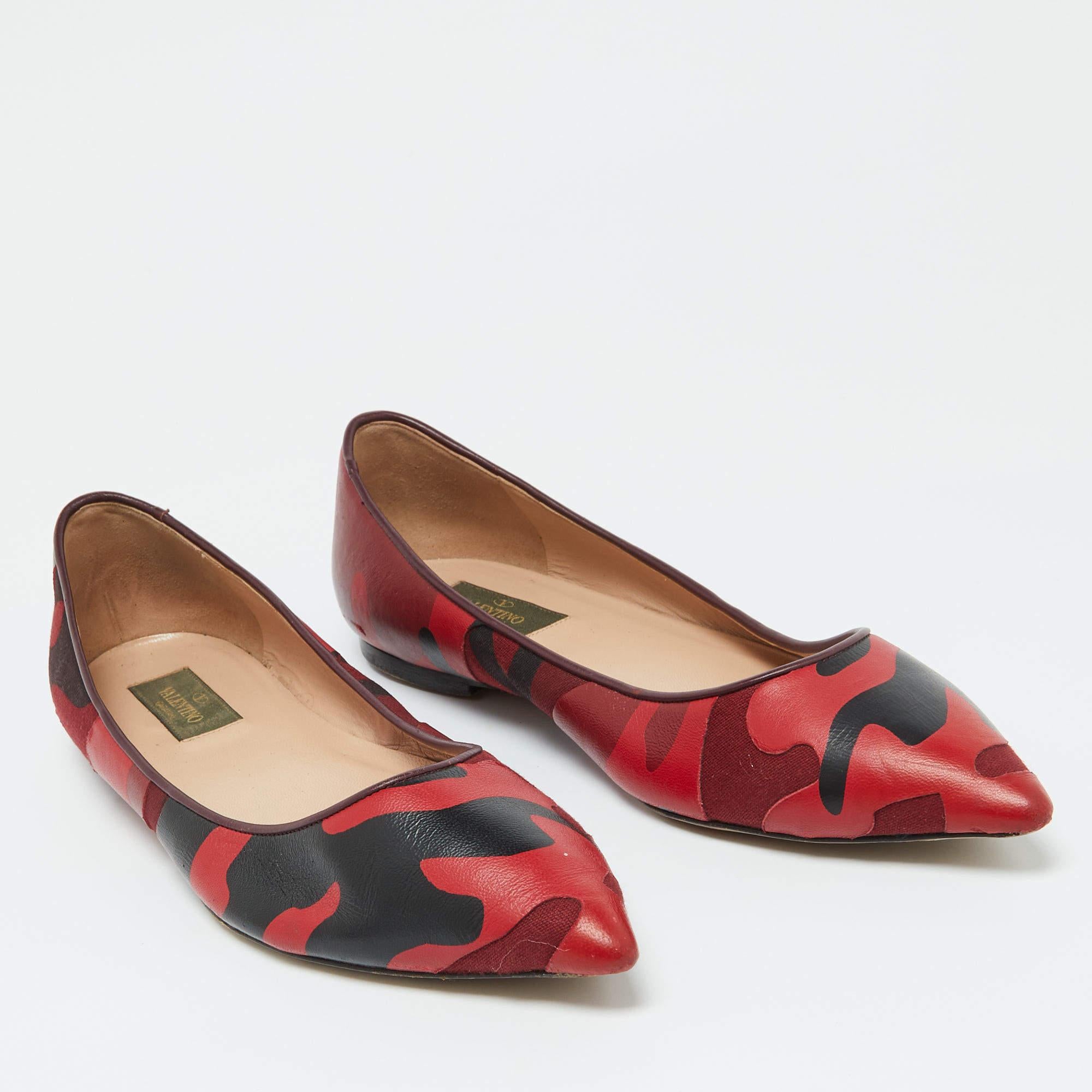 Valentino Ballerines en toile et cuir bicolore camouflage taille 40 État moyen - En vente à Dubai, Al Qouz 2
