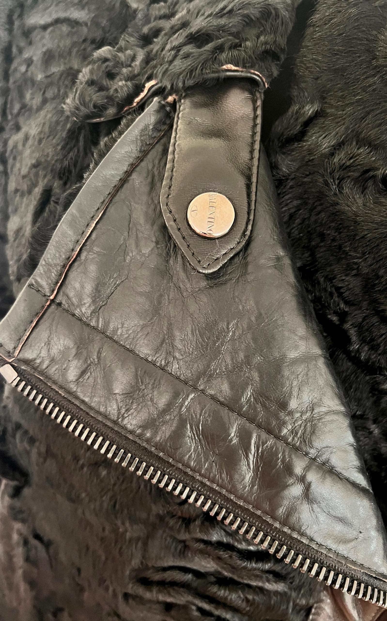 Valentino Giacca Biker in pelliccia d'agnello Karakul nera IT42 in vendita 5