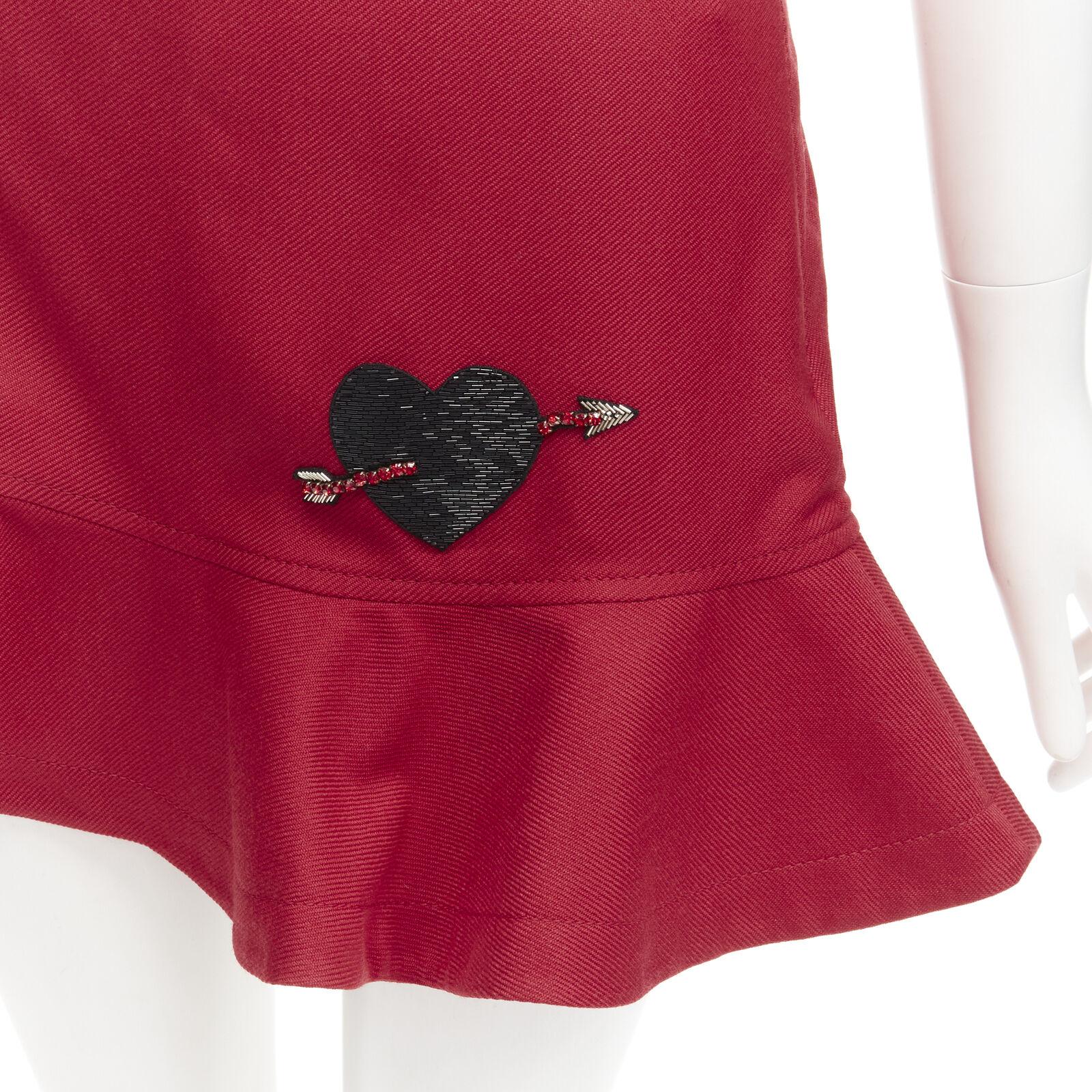 VALENTINO black beaded heart badge red twill flared frill shorts IT38 XS
Reference: AAWC/A00371
Brand: Valentino
Designer: Pier Paolo Piccioli
Material: Polyester, Virgin Wool
Color: Red, Black
Pattern: Solid
Closure: Zip
Lining: Fabric
Extra