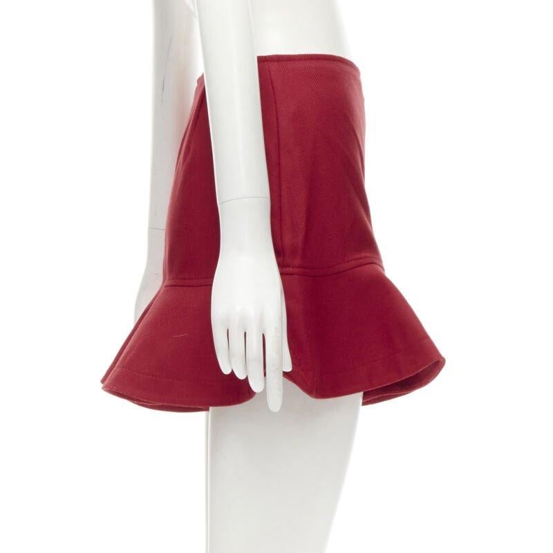 VALENTINO - Short évasé en sergé rouge avec écusson en forme de cœur et perles noires IT38 XS Pour femmes en vente