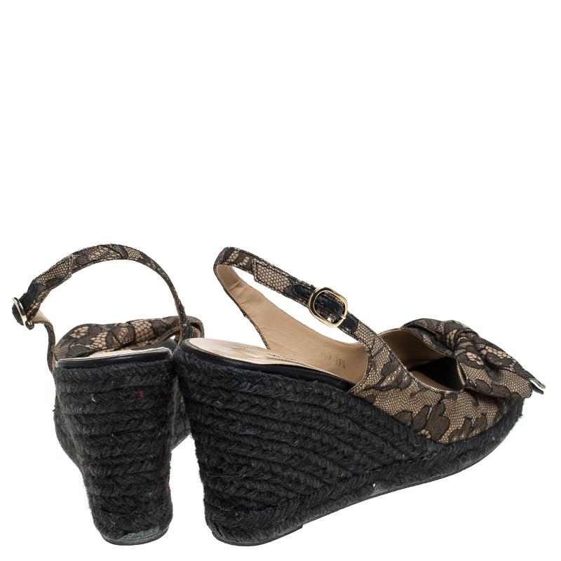 Valentino Black/Beige Lace Bow Slingback Wedge Espadrille Sandals Size 39.5 In Good Condition In Dubai, Al Qouz 2