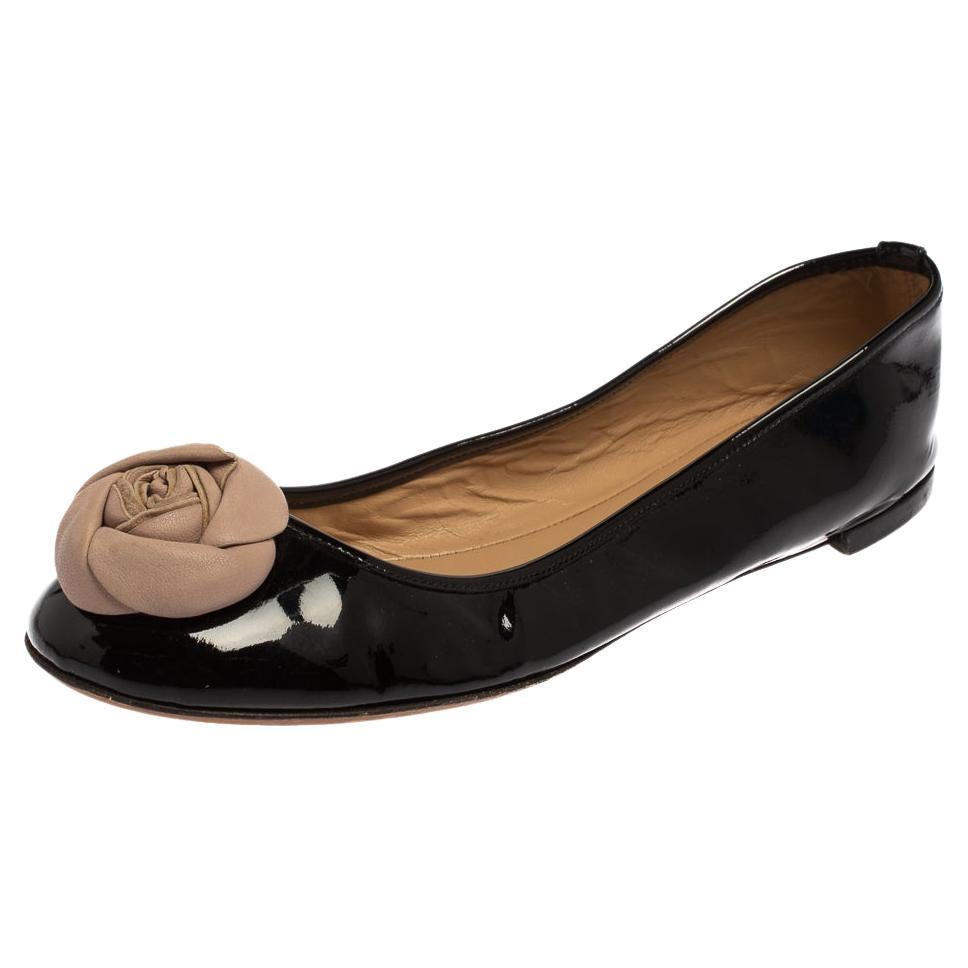 Valentino Black/Beige Patent And Leather Roses Ballet Flats Size 40 For Sale