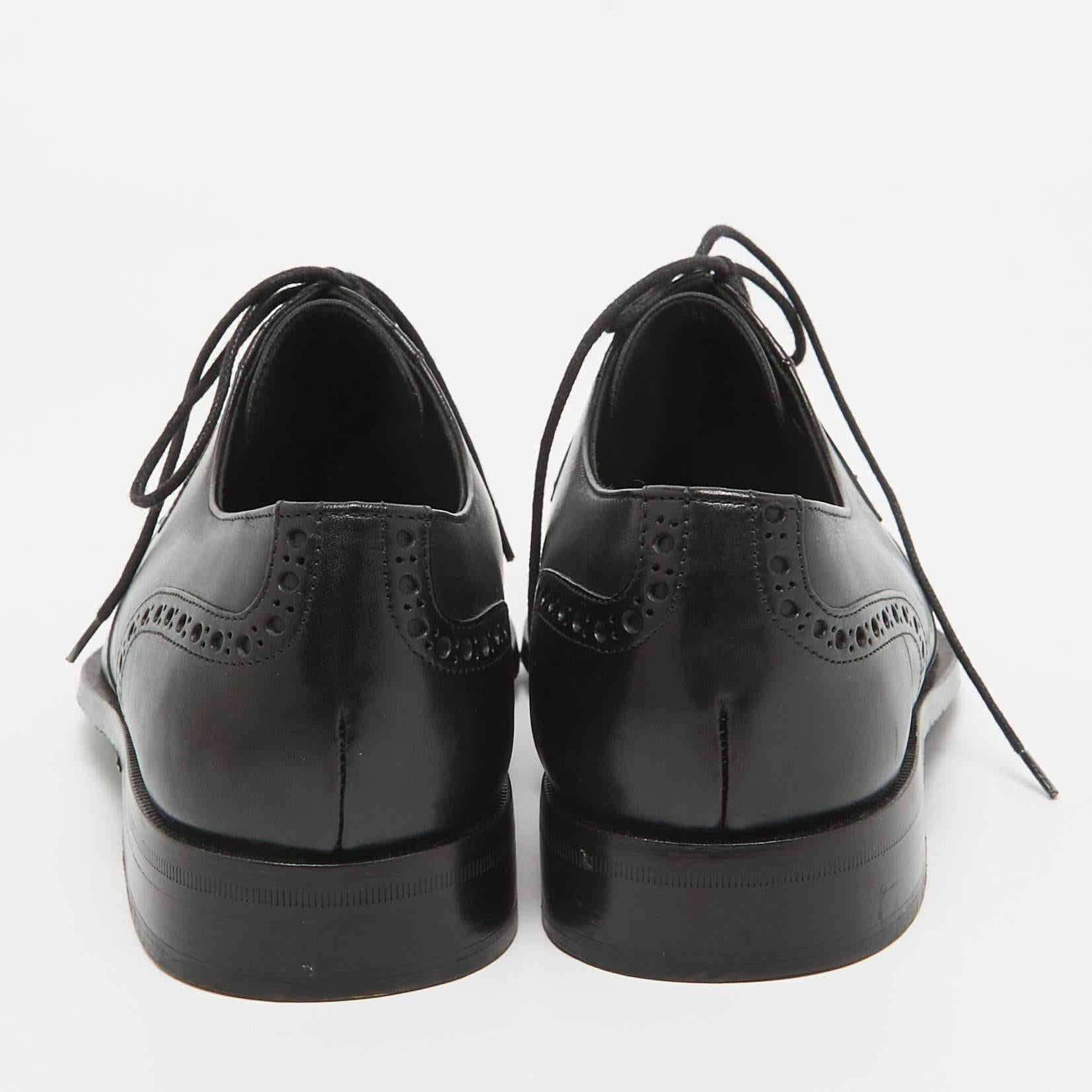 Uomo Valentino Black Brogue Leather Lace Up Derby Taglia 41 in vendita
