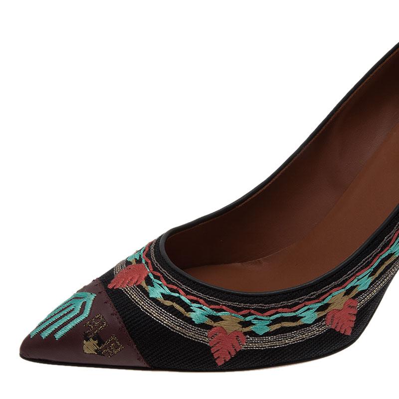 Beauty and elegance come together with these pumps by Valentino. Crafted in black canvas, they come with multicolored kilim embroidered exterior and pointed toes. They feature 10cm heels and leather lined insoles with brand detailing. Adorn these