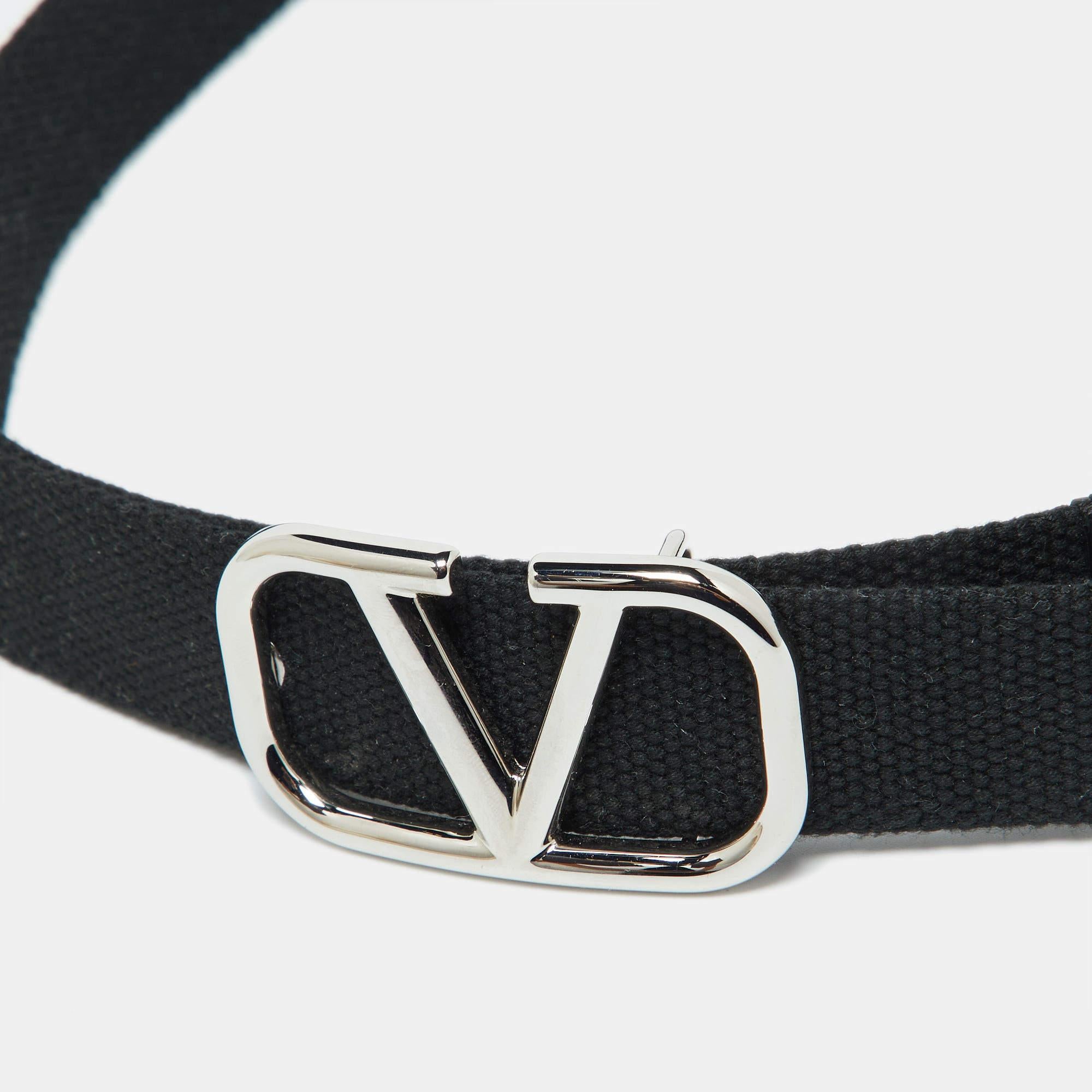 Belts are fine accessories to upgrade any basic look to a statement making one. We particularly love this offering by Valentino. Formed using the finest materials the belt has a well made buckle and an impeccable finish.