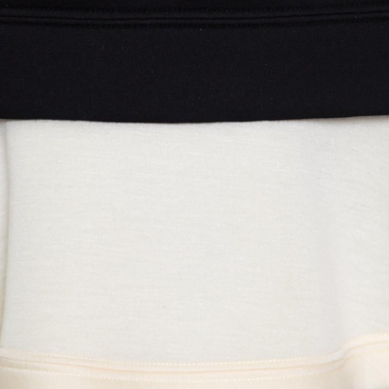 Valentino Schwarzes Kontrast-Pullovershirt mit ausgestelltem Saum S im Angebot 1