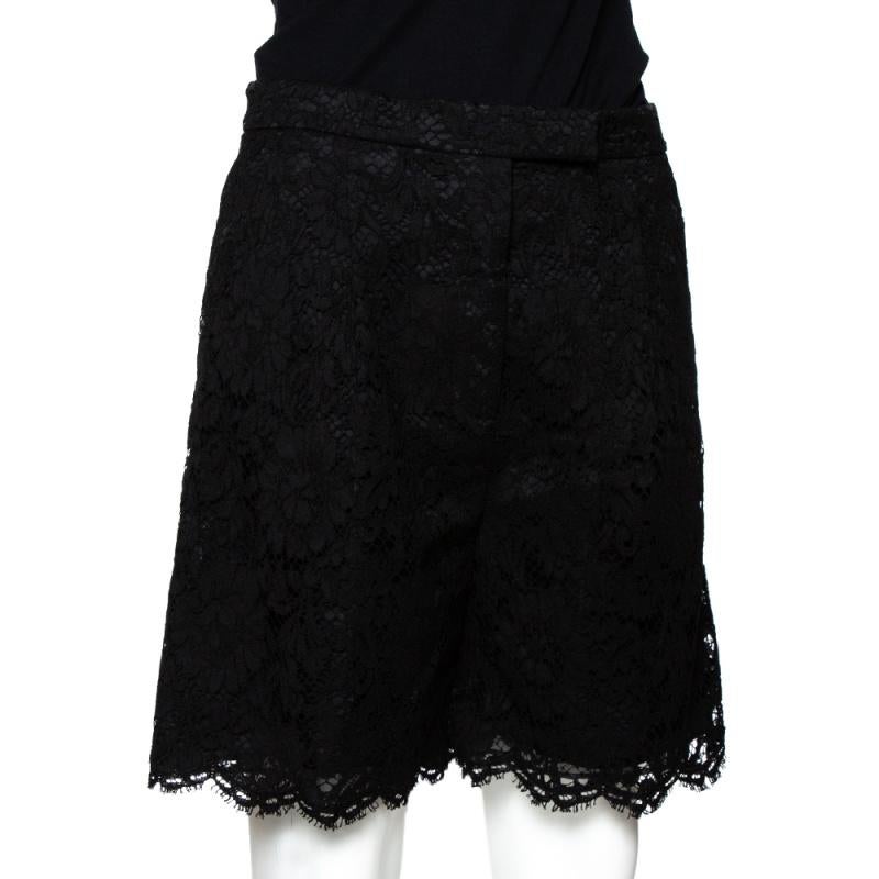 Add elegance and femininity to your summer ensembles with these Valentino shorts. they have been crafted from quality fabrics and come in a classic shade of black. They have a lovely exterior that flaunts intricate lace throughout. They have been
