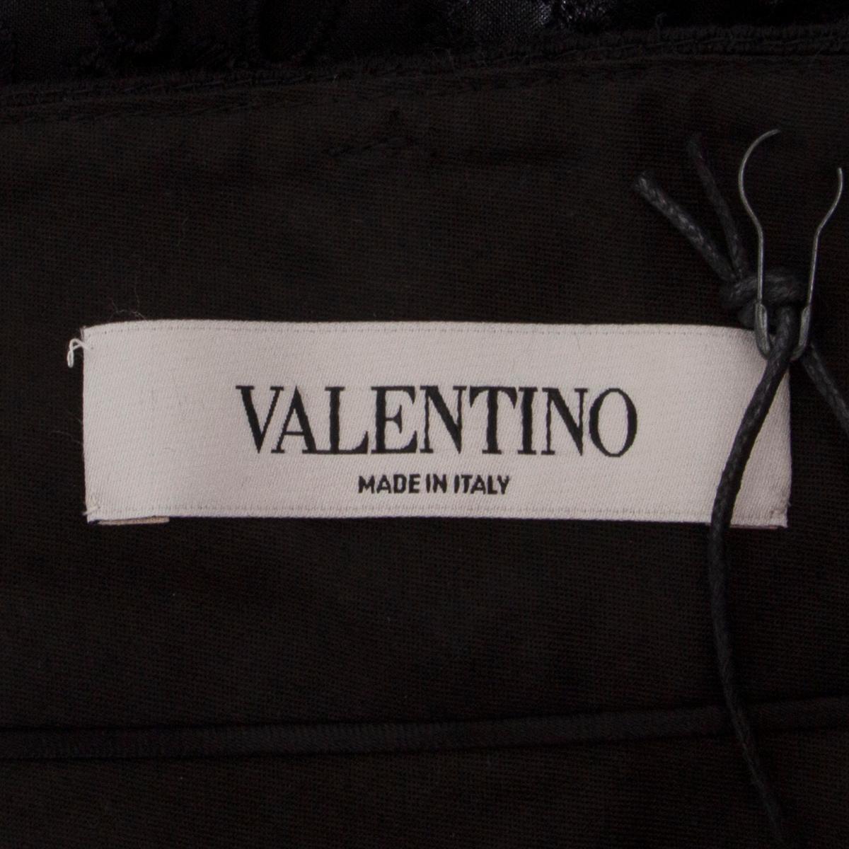 VALENTINO black cotton BRODERIE ANGLAISE WIDE LEG Pants 40 S In Excellent Condition For Sale In Zürich, CH