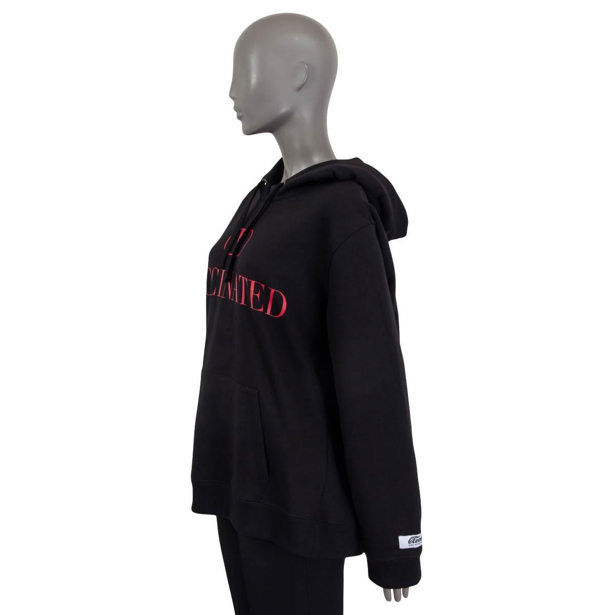100% authentic Valentino limited edition hooded sweater in black cotton (100%). Features the V logo and 'VACCINATED' in red capital letters on the front. Has a drawstring closure at the neck. Unlined. Brand new, with tags. 

Measurements
Tag