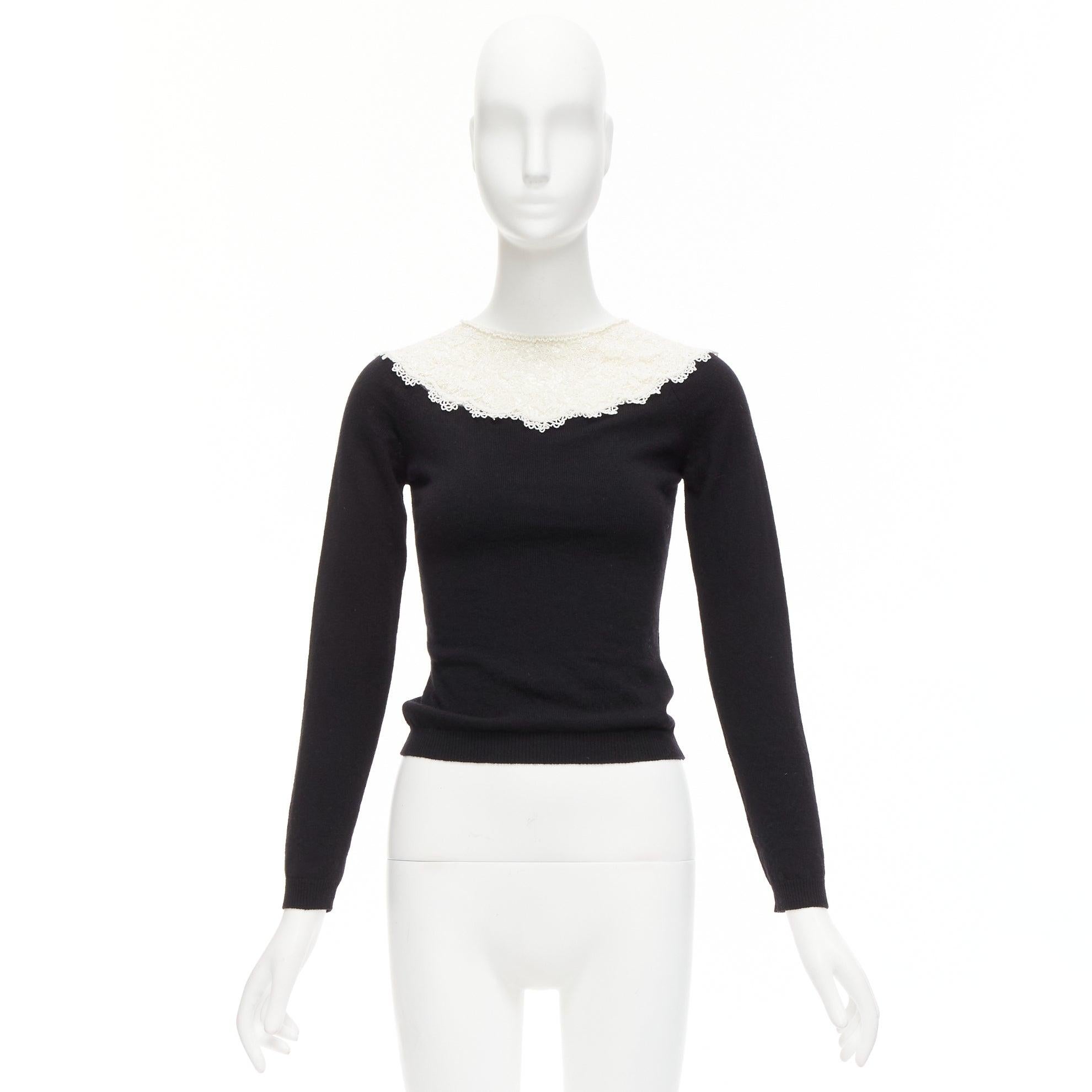 VALENTINO black cream beaded lace collar virgin wool cashmere crop sweater XS
Reference: AAWC/A01095
Brand: Valentino
Designer: Pier Paolo Piccioli
Material: Virgin Wool, Cashmere
Color: Cream, Black
Pattern: Lace
Closure: Zip
Extra Details: Back