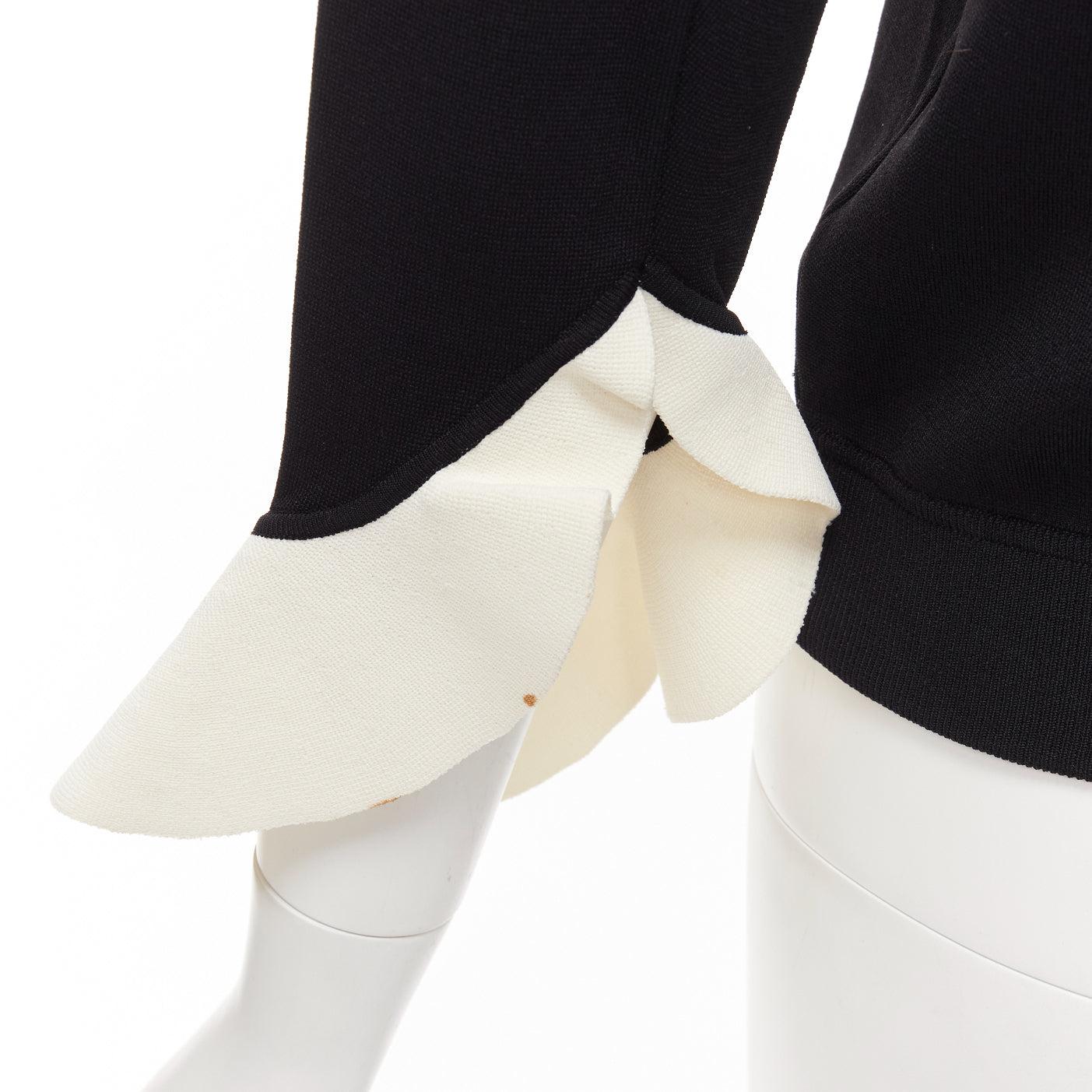 VALENTINO black cream flare ruffles cuffs crew neck sweater top S
Reference: YIKK/A00061
Brand: Valentino
Designer: Pier Paolo Piccioli
Material: Viscose, Blend
Color: Black, Cream
Pattern: Solid
Closure: Pullover
Extra Details: Raglan sleeves.
Made